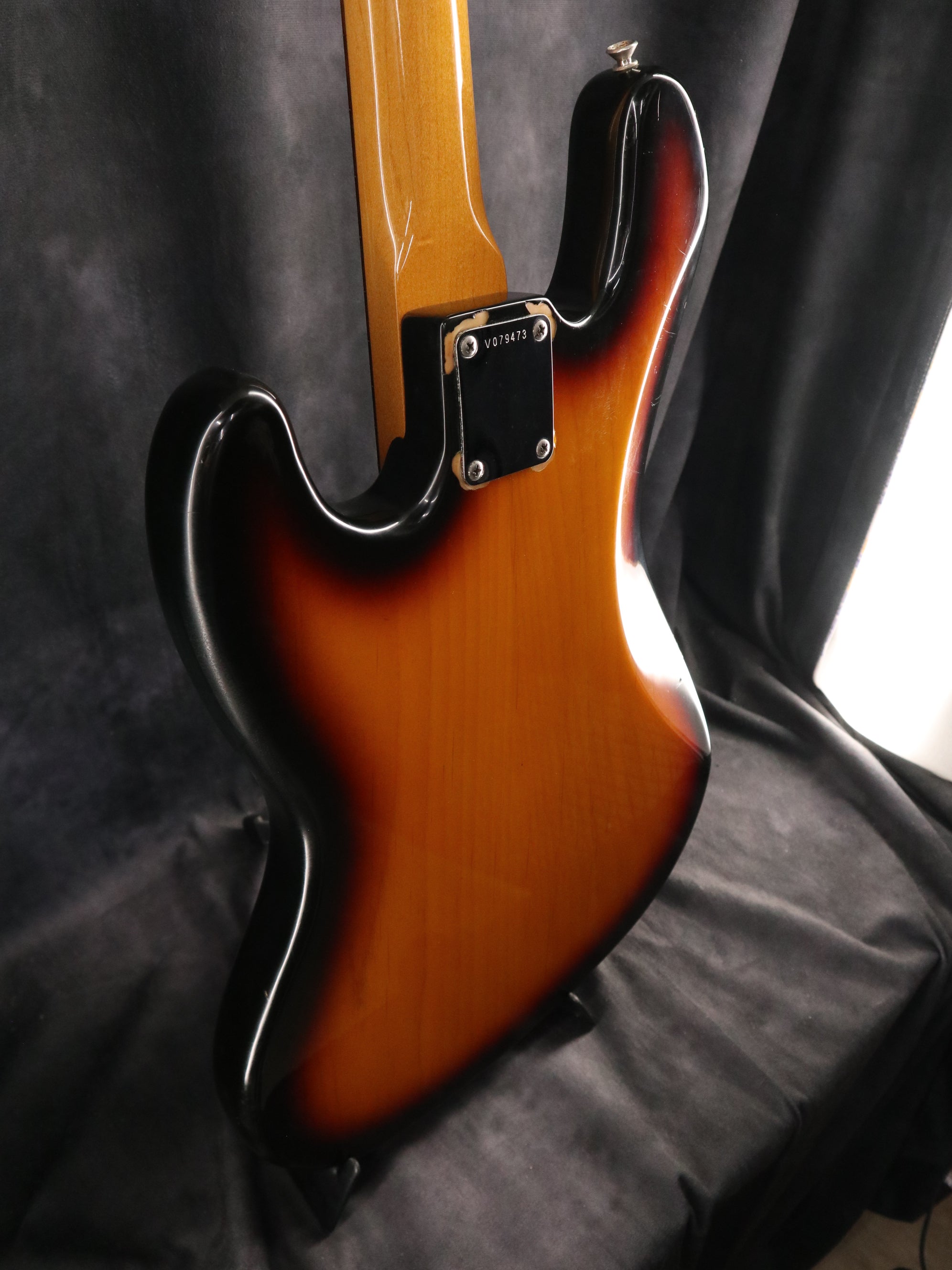 1995 Fender USA American Vintage ‘62 Jazz Bass Stack Knob