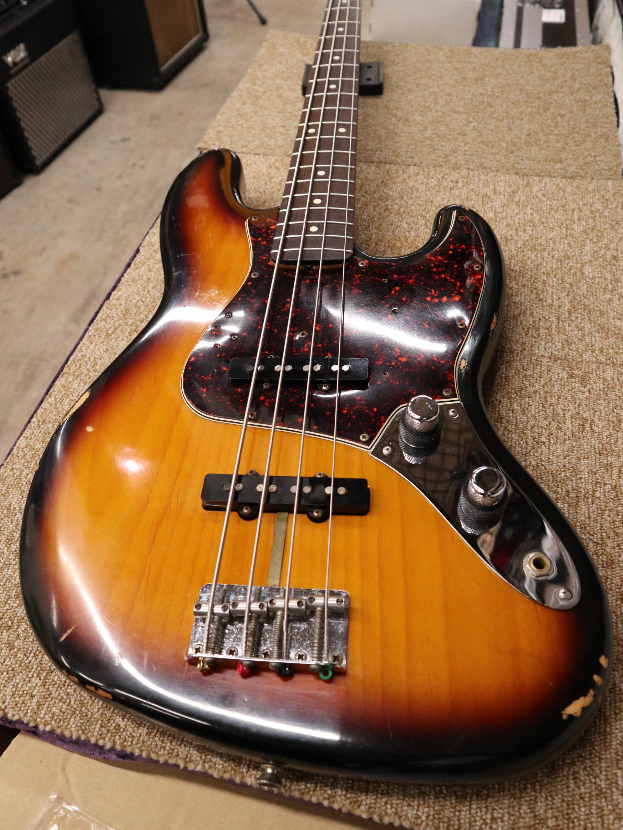1995 Fender USA American Vintage ‘62 Jazz Bass Stack Knob