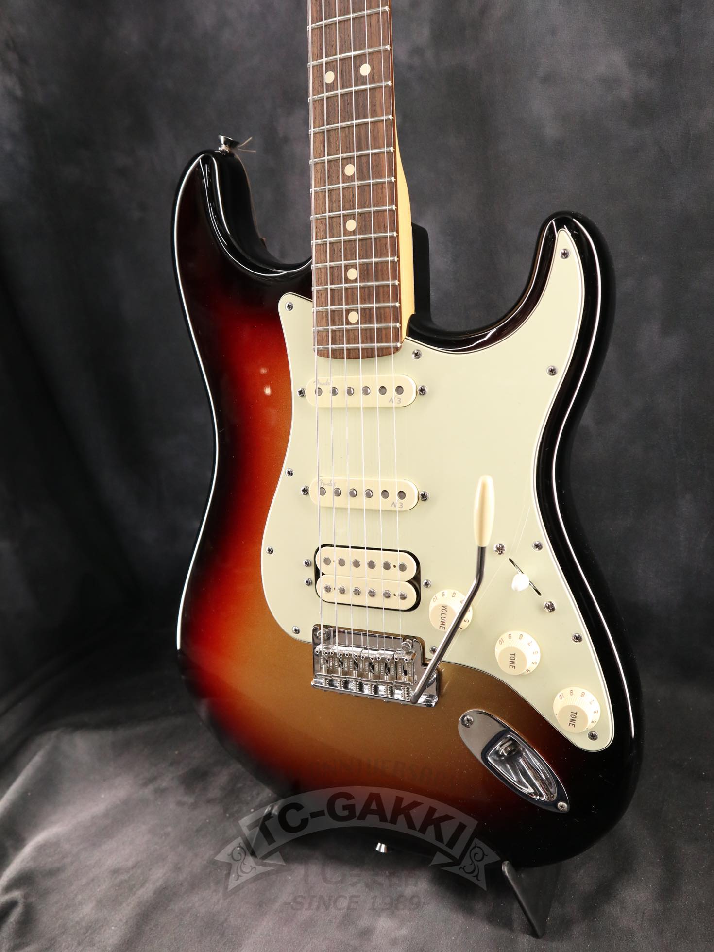 American Deluxe Stratocaster Plus HSS - TC楽器 - TCGAKKI