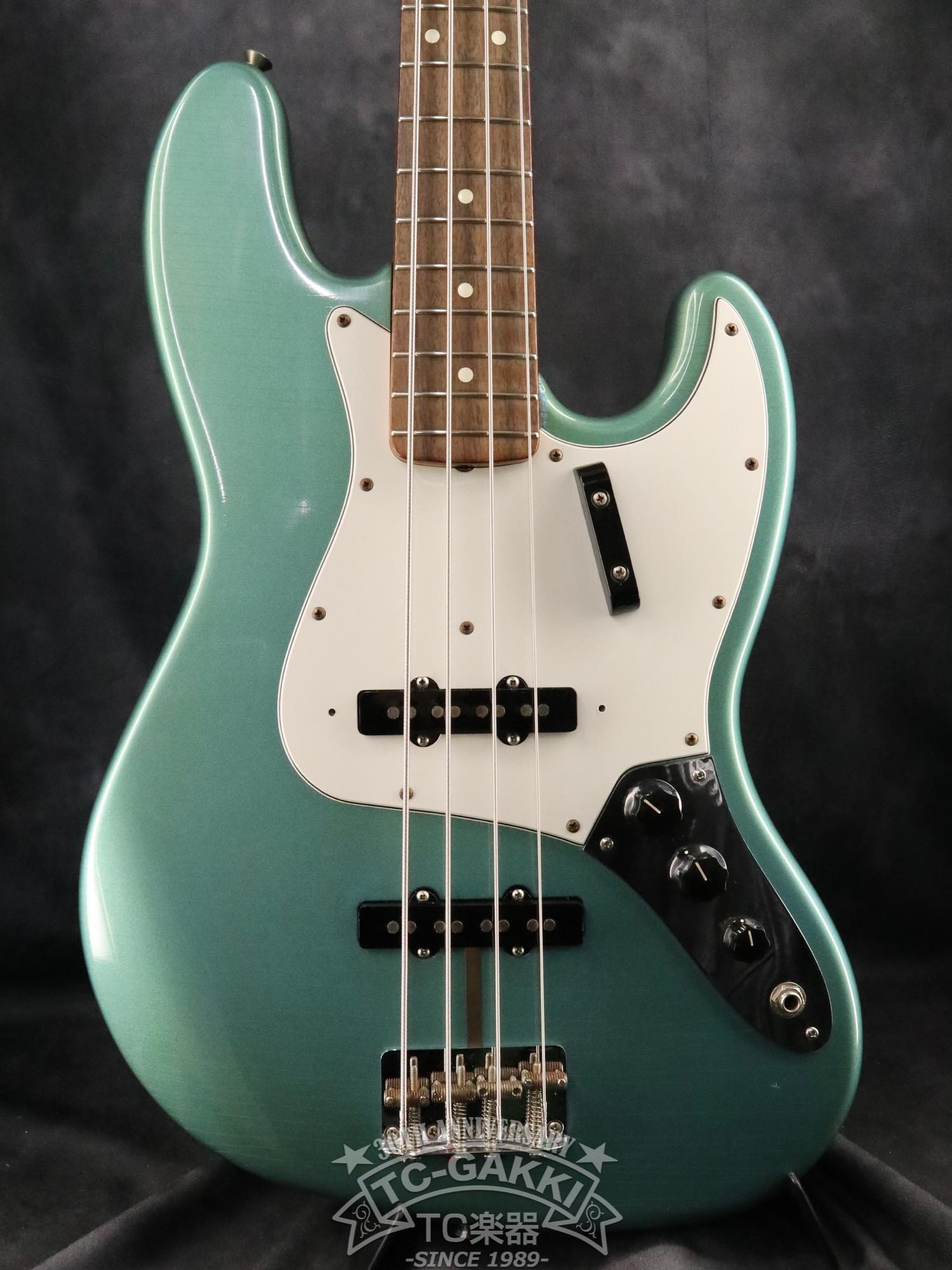 American Vintage '62 Jazz Bass - TC楽器 - TCGAKKI
