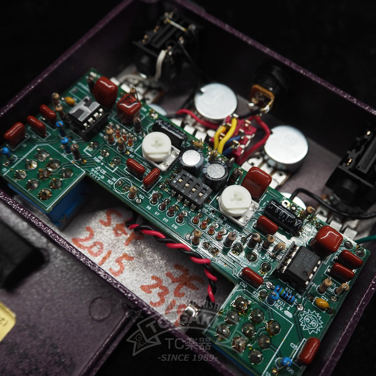 ANALOG.MAN King Of Tone Ver.4 (Hi Gain Red Side) w/Toggle Switch - TC楽器 - TCGAKKI