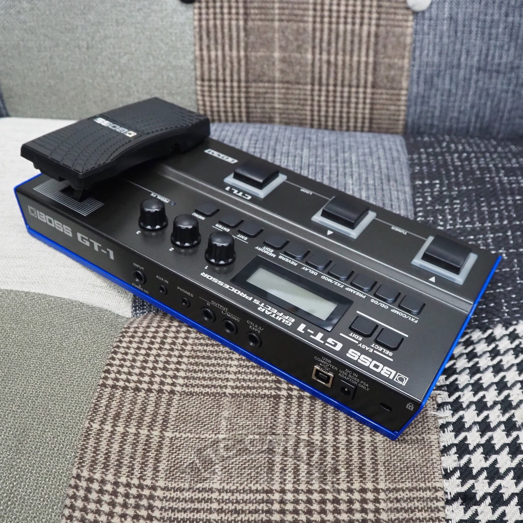 BOSS GT-1 GUITAR EFFECTS PROCESSOR