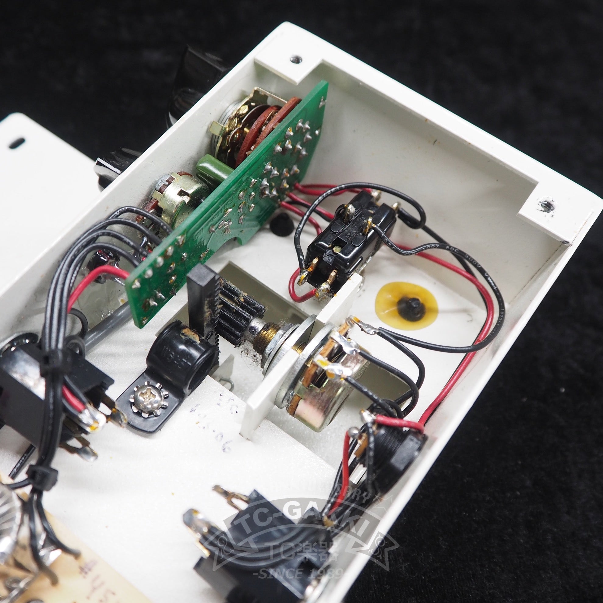 CLYDE Deluxe Wah Wah Pedal (White) - TC楽器 - TCGAKKI