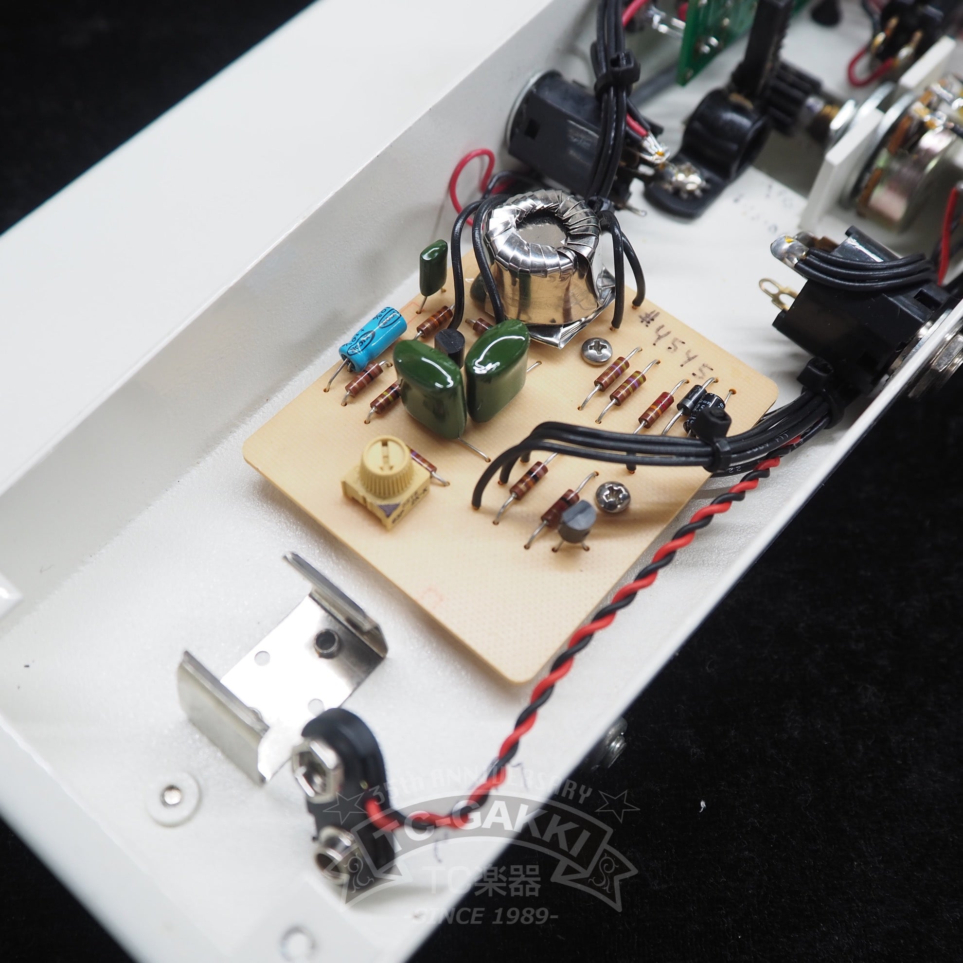 CLYDE Deluxe Wah Wah Pedal (White) - TC楽器 - TCGAKKI