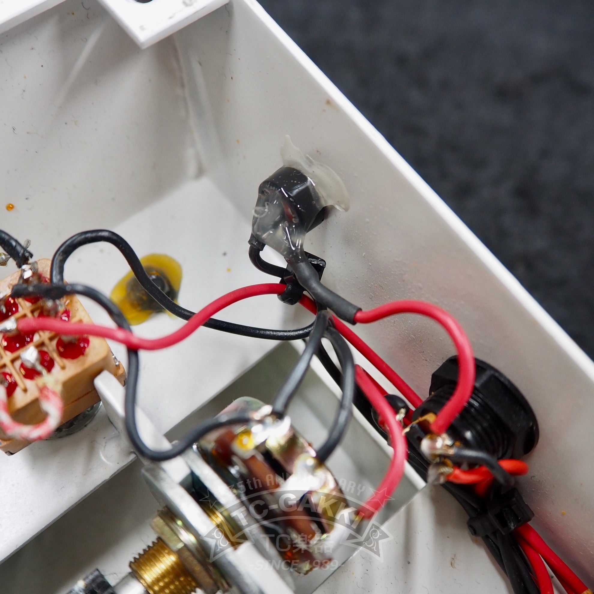 CLYDE Wah Wah Pedal (White) - TC楽器 - TCGAKKI