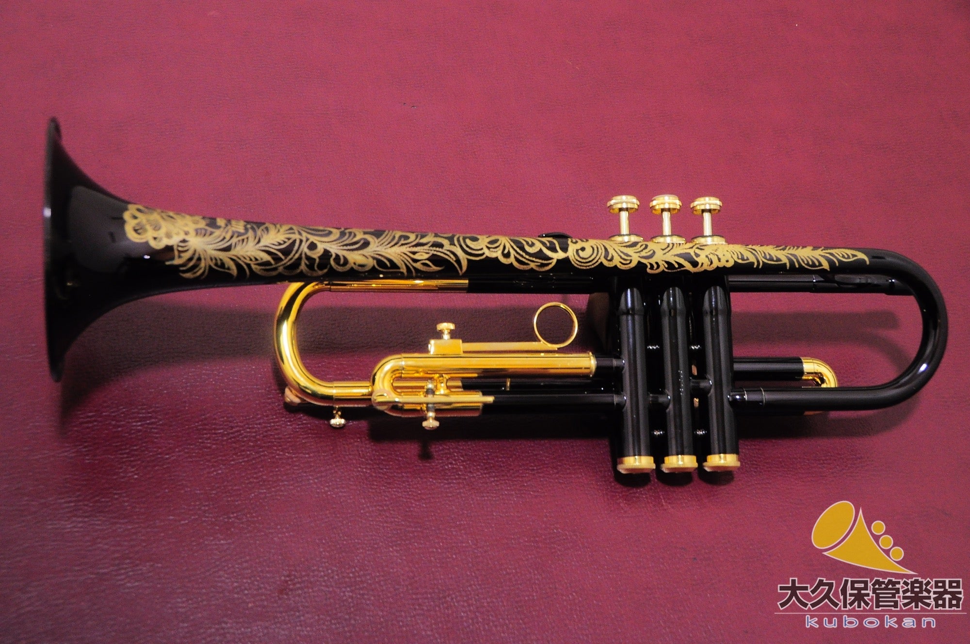 マーチン Committee T - 3460 Black Lacquer 彫刻模様入り B♭トランペット - TC楽器 - TCGAKKI