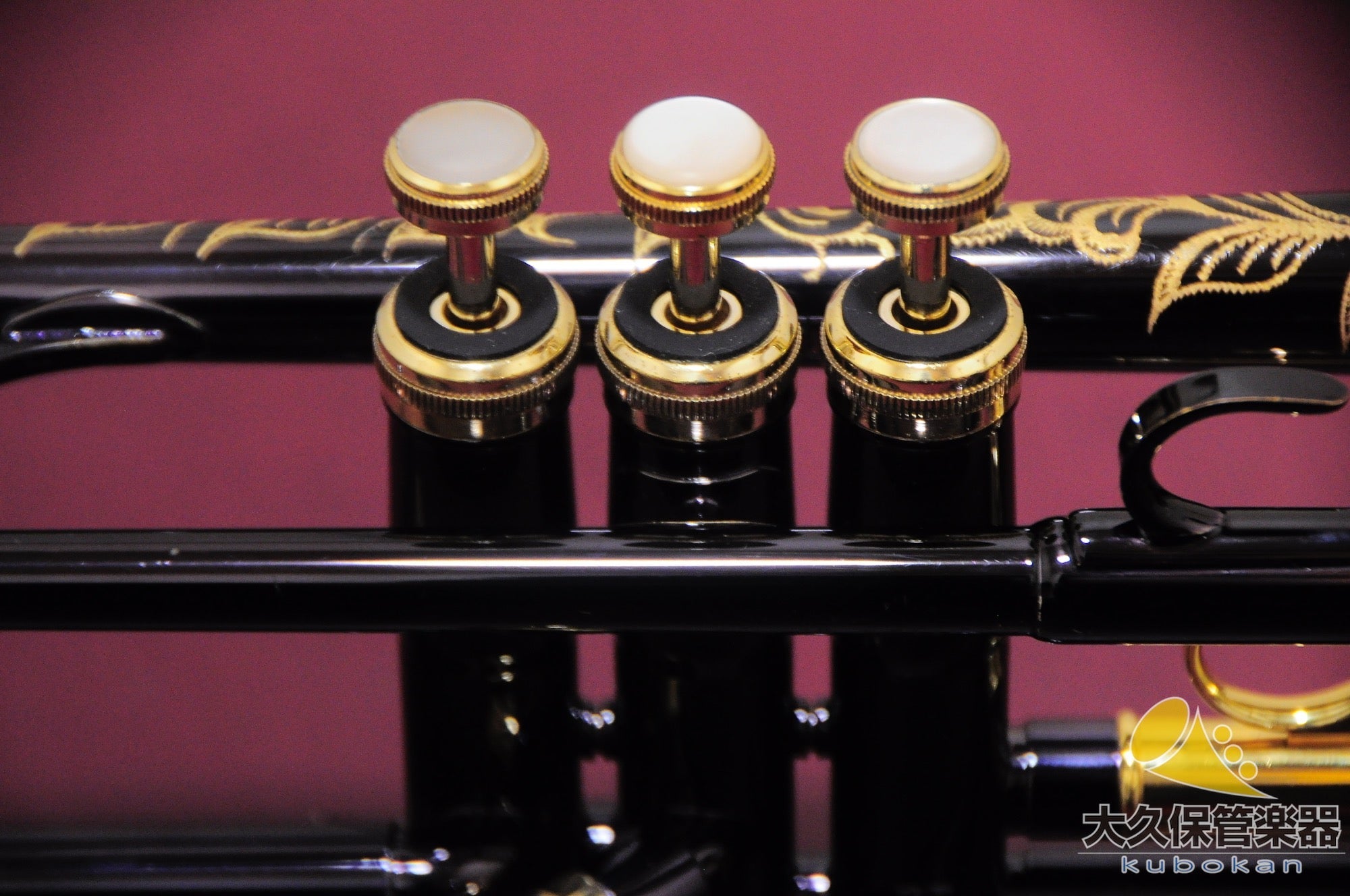 Martin T-3460MB彫刻模様入り B♭トランペット