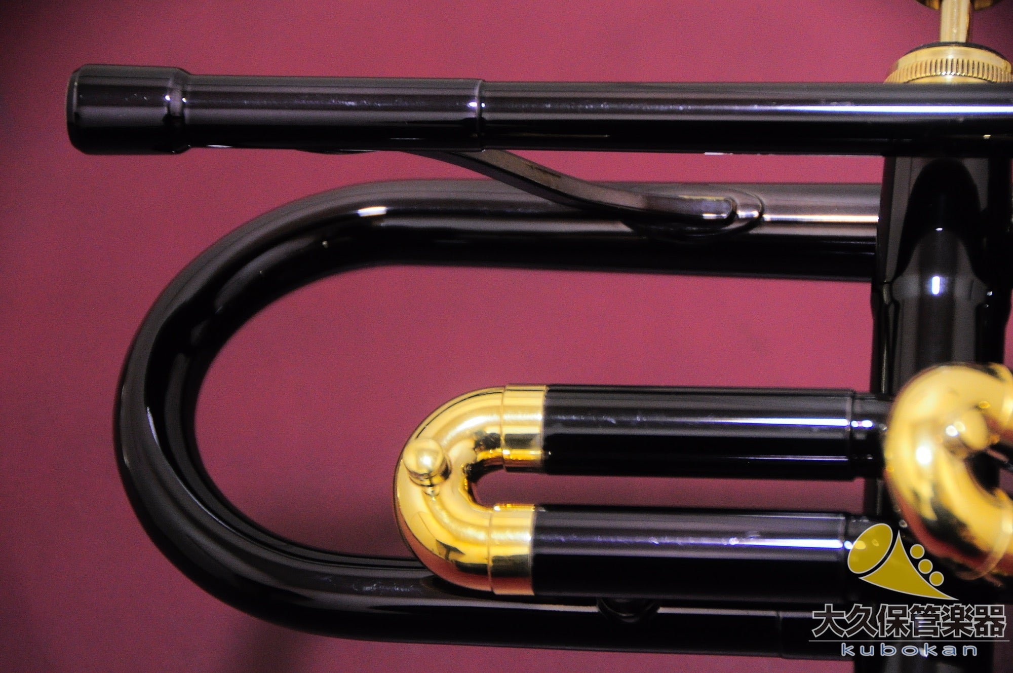 マーチン Committee T - 3460 Black Lacquer 彫刻模様入り B♭トランペット - TC楽器 - TCGAKKI