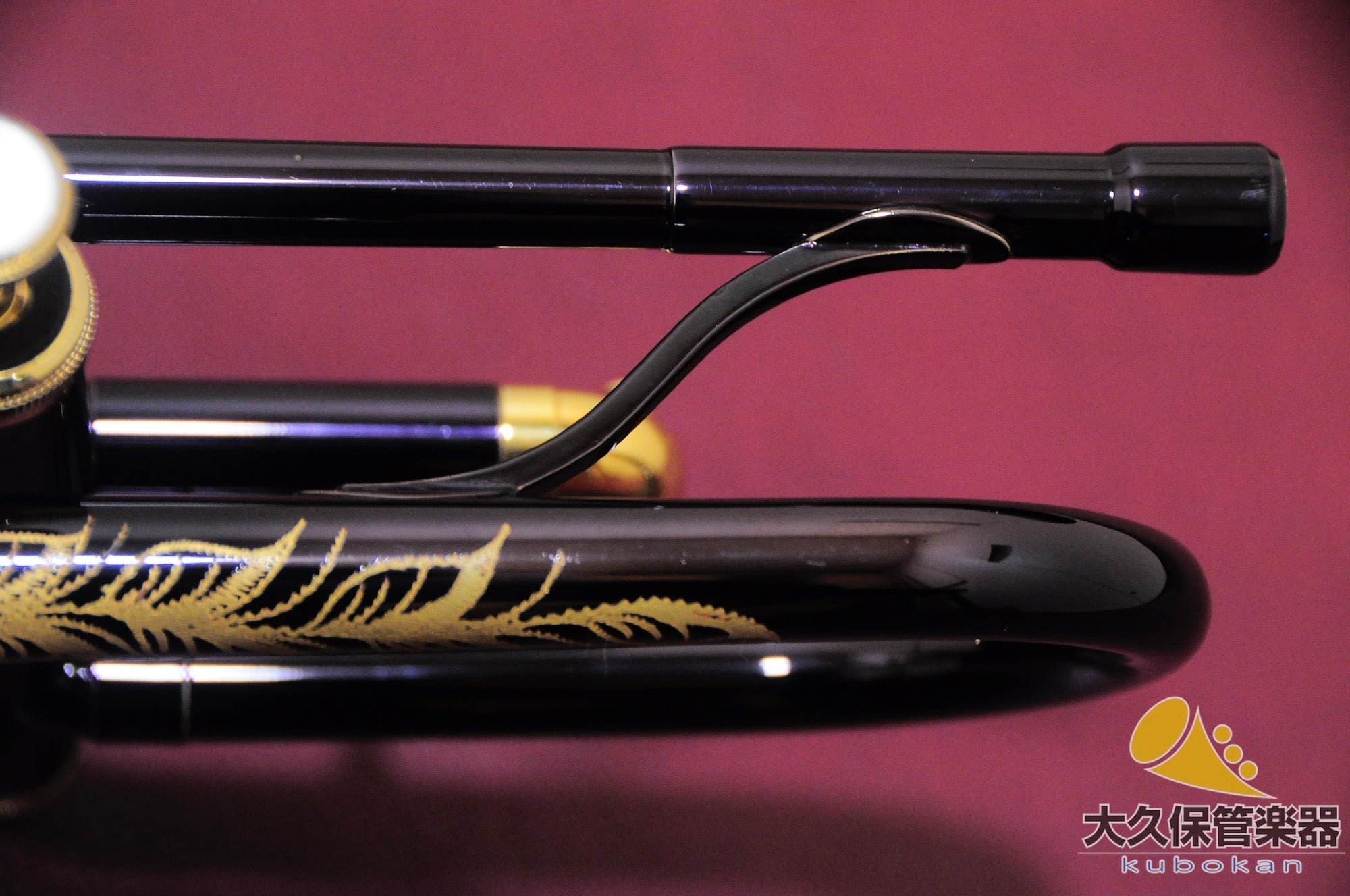 マーチン Committee T - 3460 Black Lacquer 彫刻模様入り B♭トランペット - TC楽器 - TCGAKKI