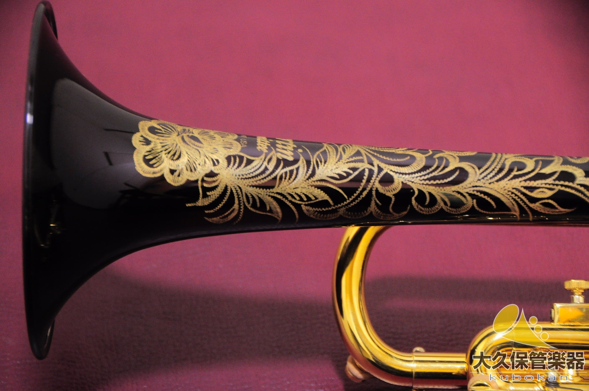 マーチン Committee T - 3460 Black Lacquer 彫刻模様入り B♭トランペット - TC楽器 - TCGAKKI