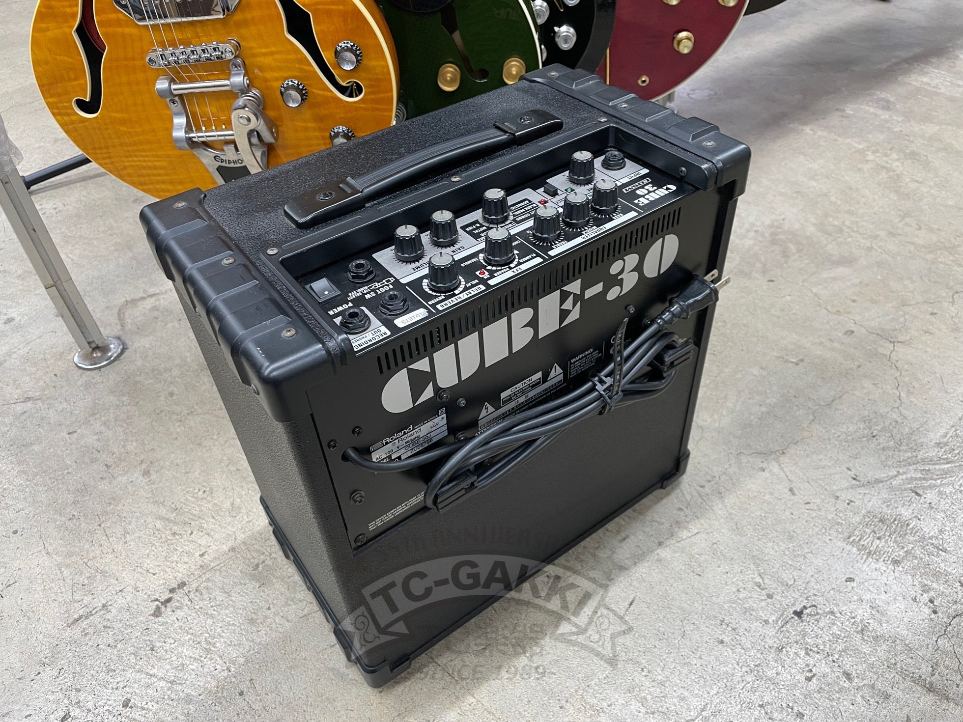 Roland CUBE 30 Bass 手渡しのみ Roland CUBE 30 Bass 手渡し希望です 【公式通販】
