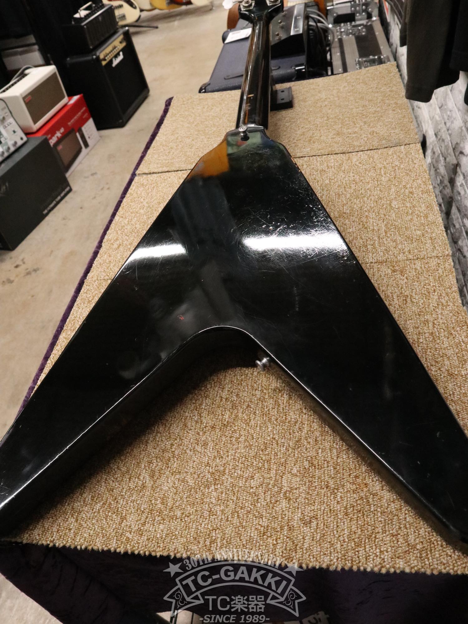 Gibson 1981 Flying V Bass - TC楽器 - TCGAKKI