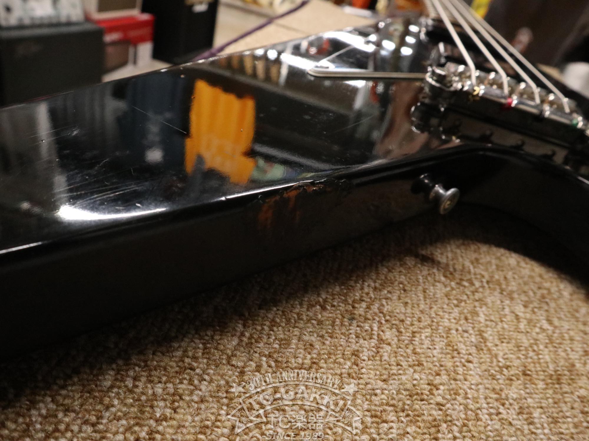 Gibson 1981 Flying V Bass - TC楽器 - TCGAKKI