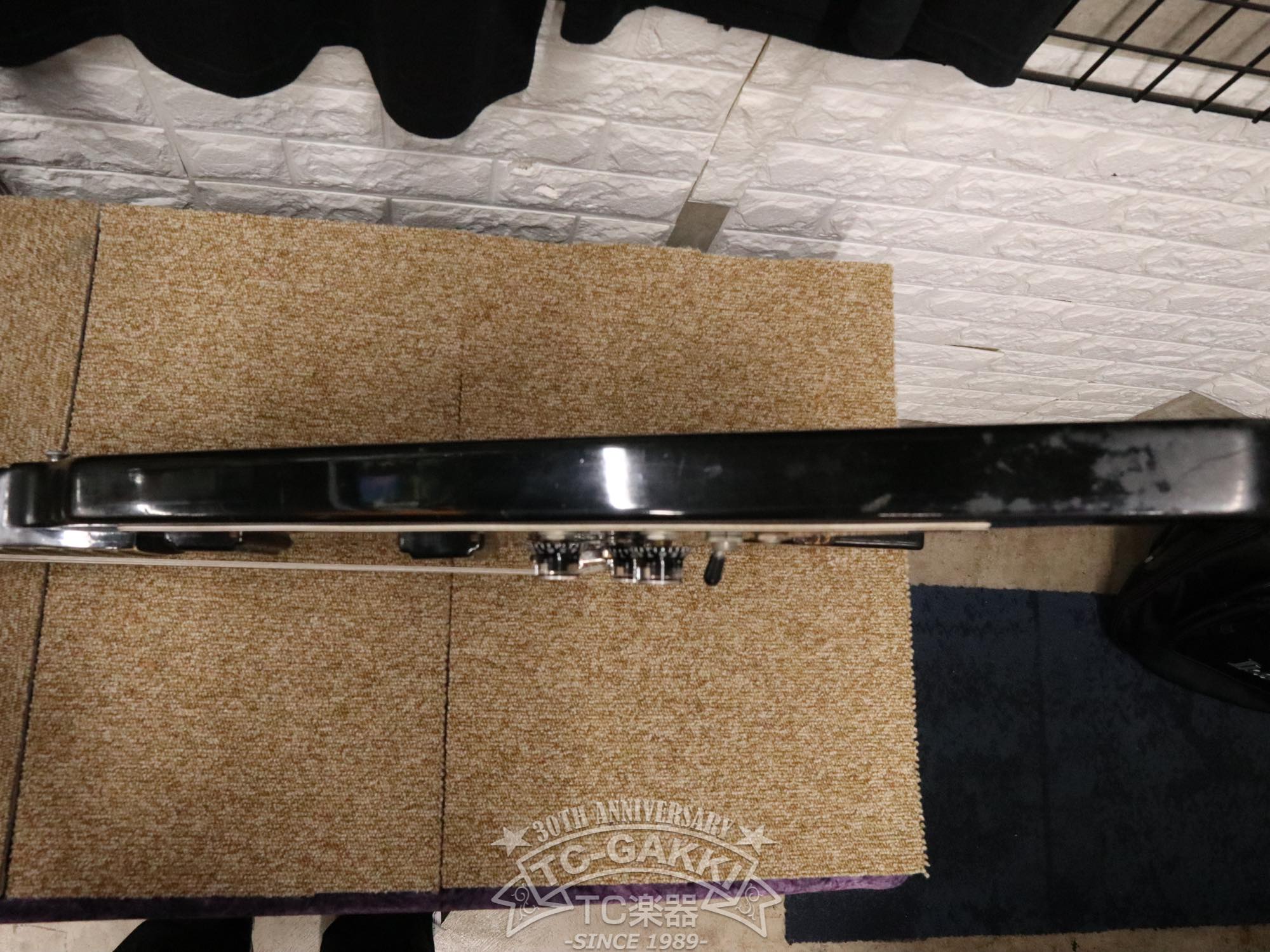 Gibson 1981 Flying V Bass - TC楽器 - TCGAKKI