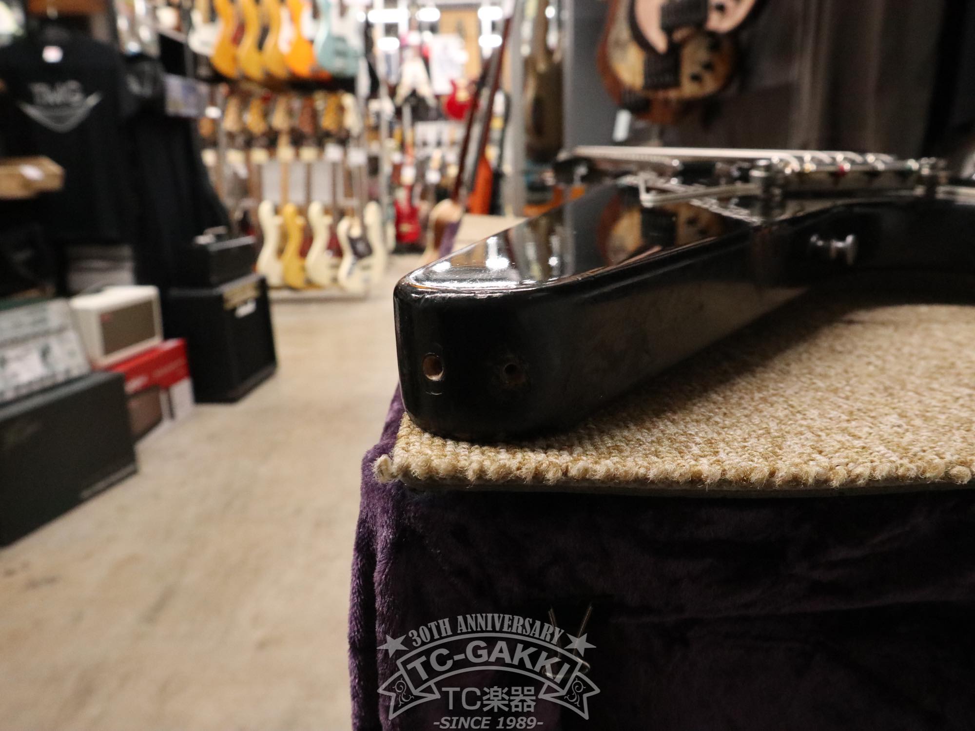 Gibson 1981 Flying V Bass - TC楽器 - TCGAKKI