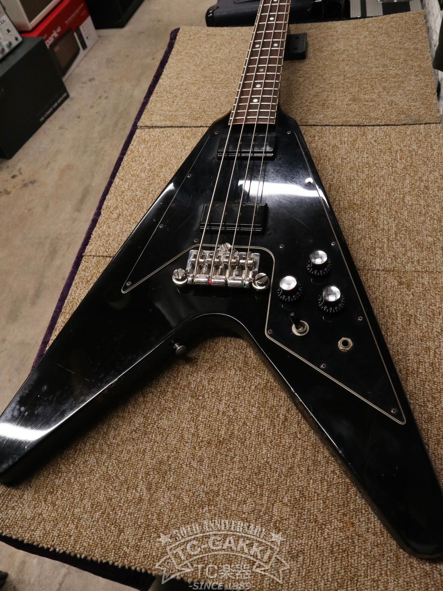Gibson 1981 Flying V Bass - TC楽器 - TCGAKKI