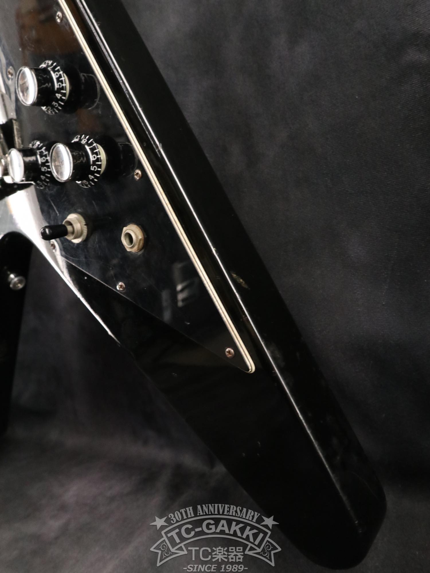 Gibson 1981 Flying V Bass - TC楽器 - TCGAKKI