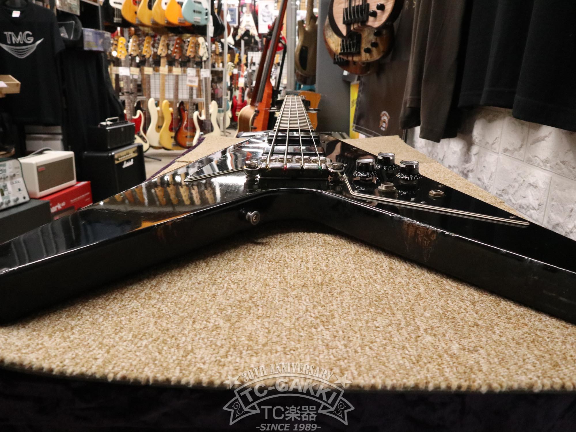 Gibson 1981 Flying V Bass - TC楽器 - TCGAKKI