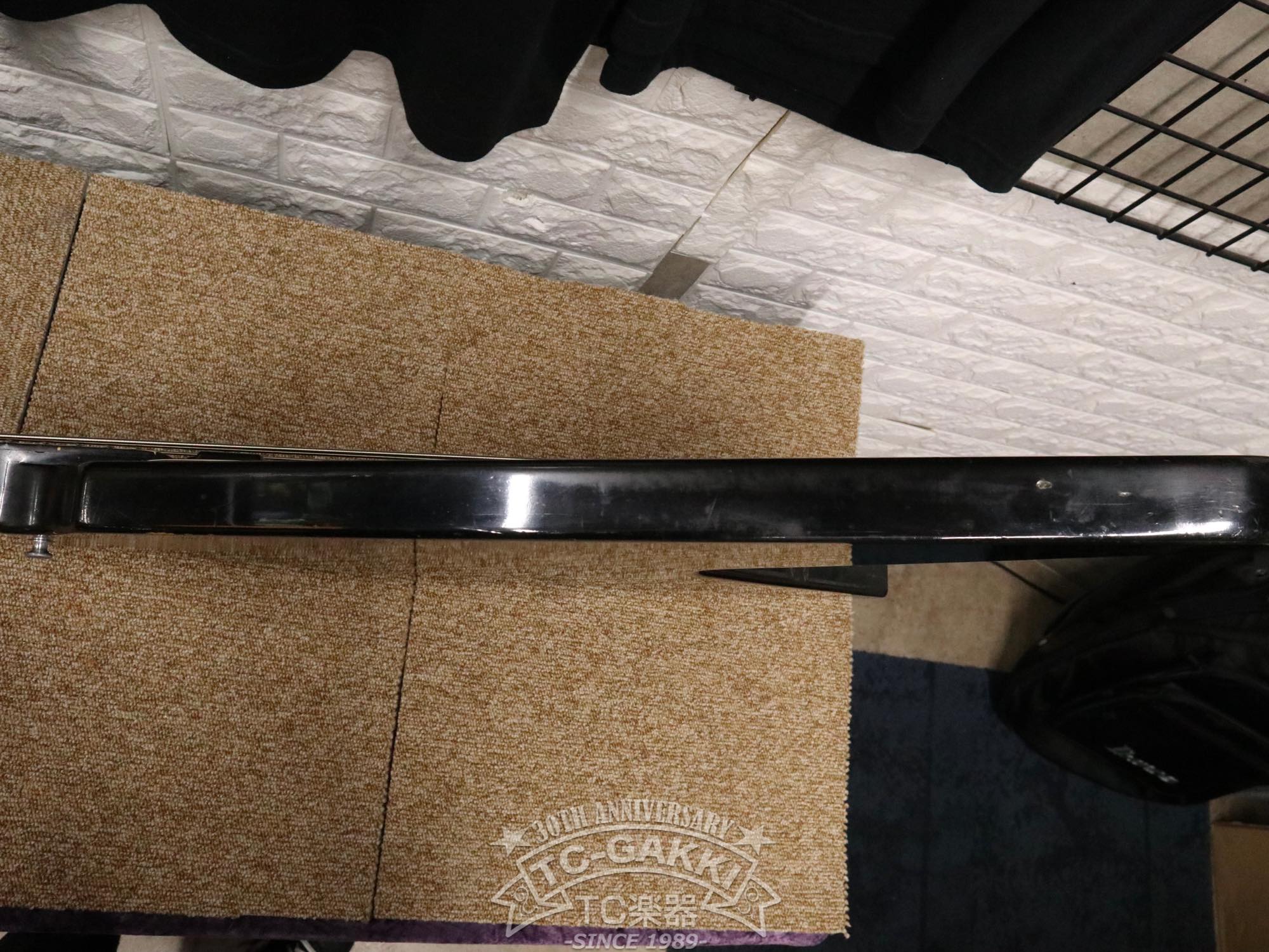 Gibson 1981 Flying V Bass - TC楽器 - TCGAKKI