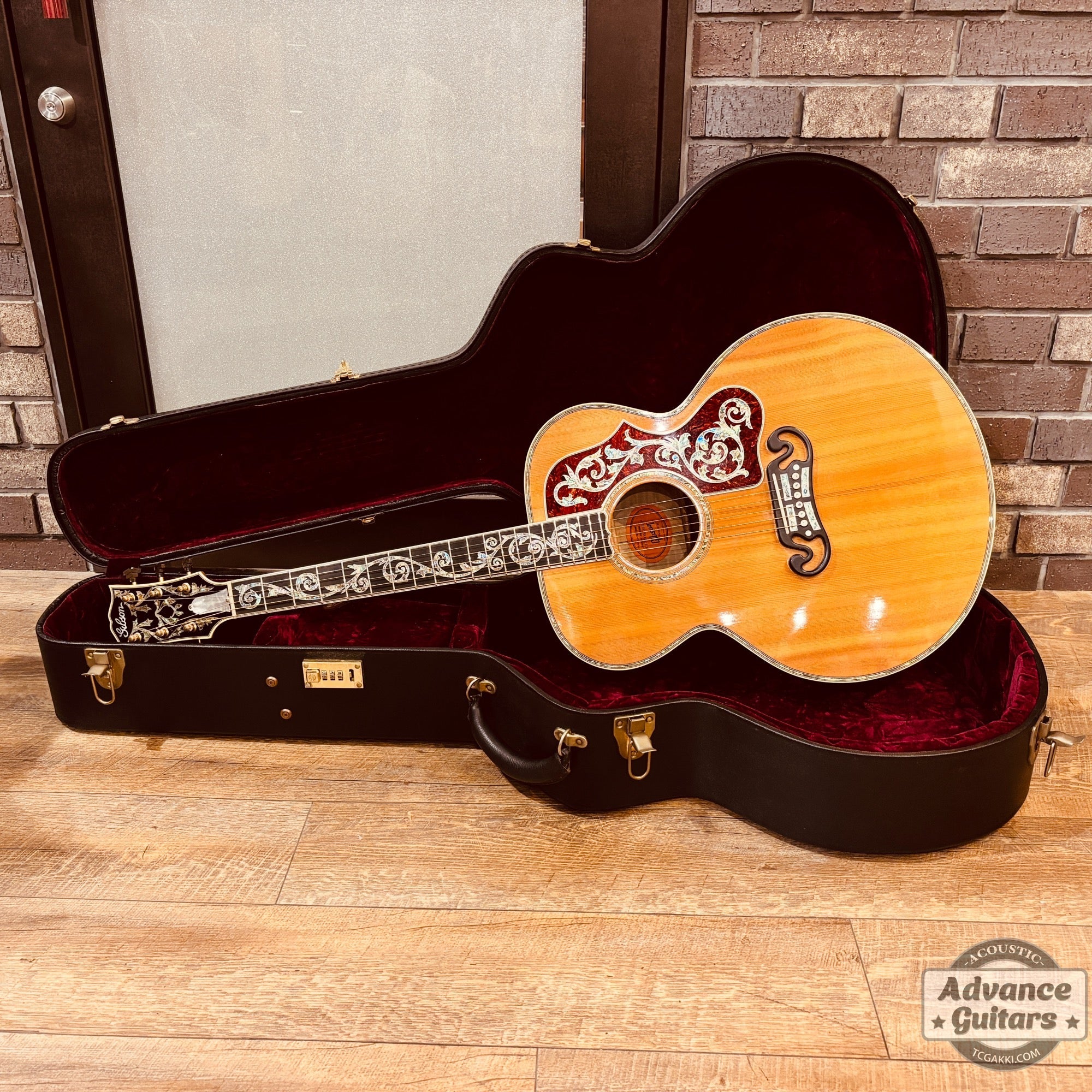 Gibson Custom Shop 2011年製 SJ-200 VINE - TC楽器 - TCGAKKI