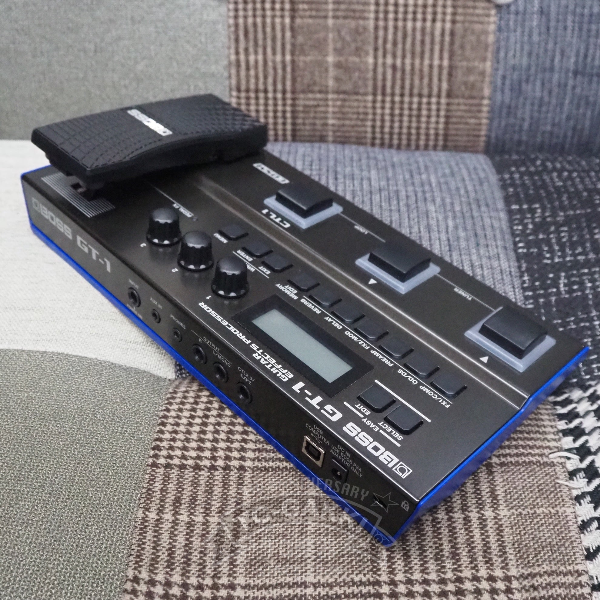 GT-1 GUITAR EFFECTS PROCESSOR