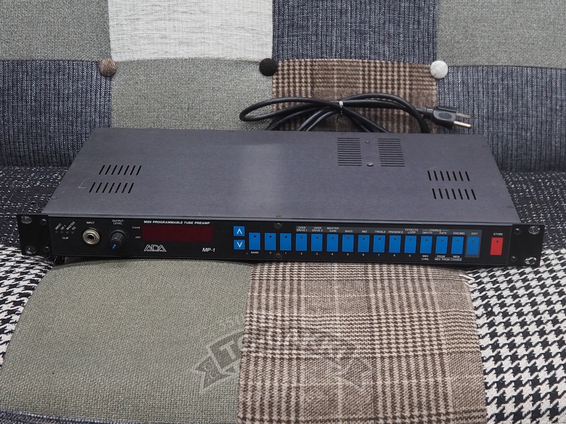 MP - 1 MIDI Programmable Tube Preamp - TC楽器 - TCGAKKI