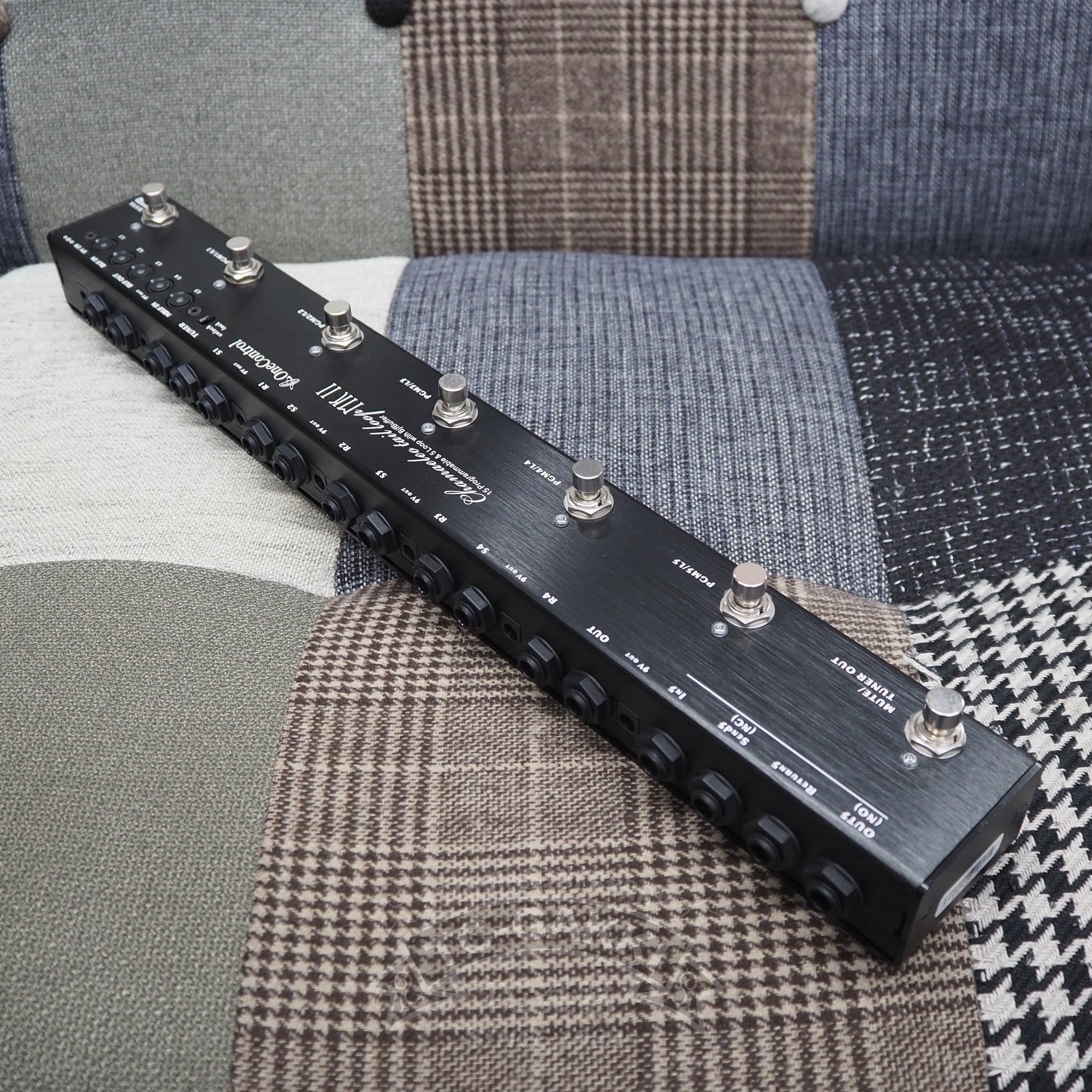 One Control Chamaeleo Tail Loop MKII: 15 Programmable Channels & 5 Loo