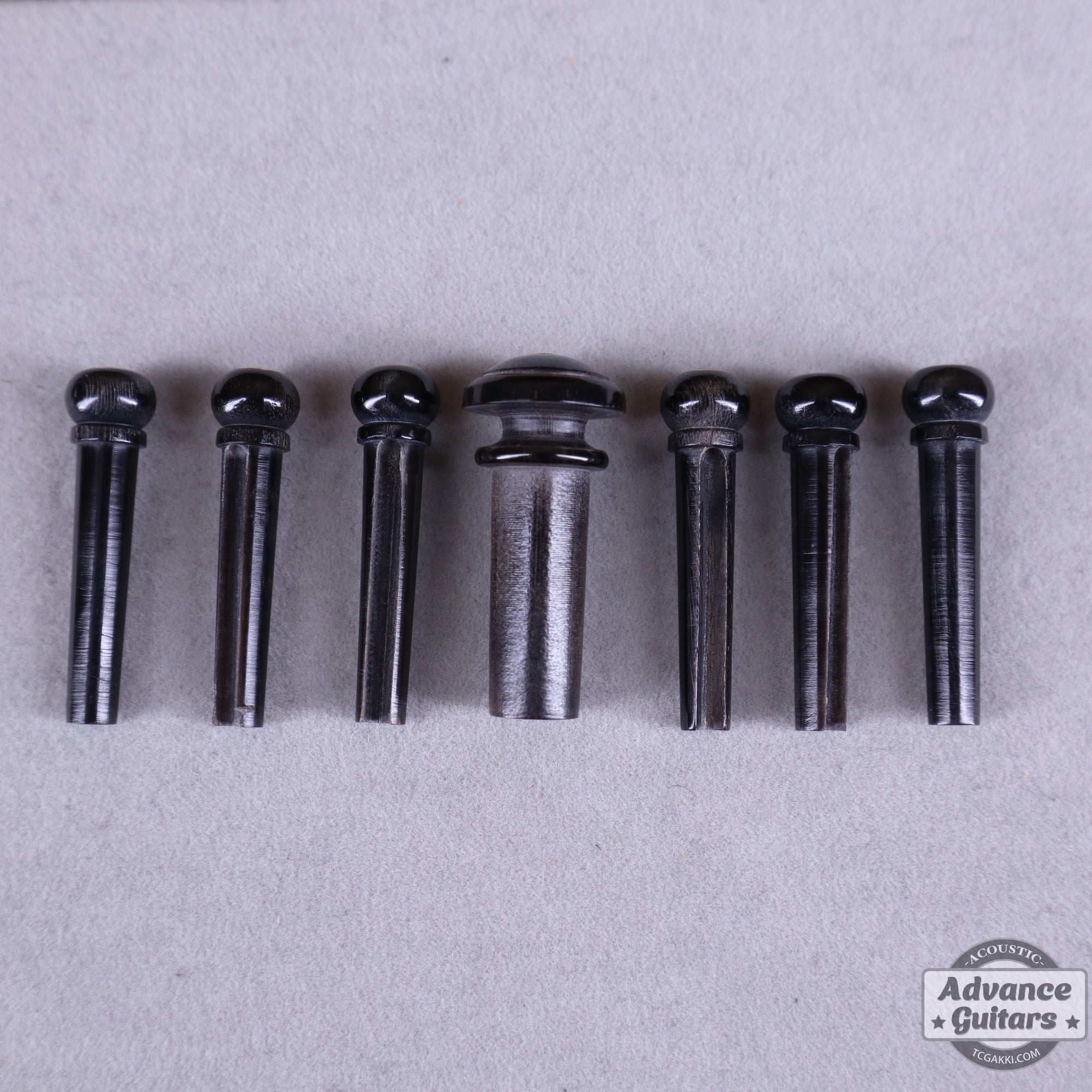 Preciso Bone Bridge Pin & End Pin Set（Black Water Buffalo Horn & Mother of Pearl & Parisian Eye） - TC楽器 - TCGAKKI