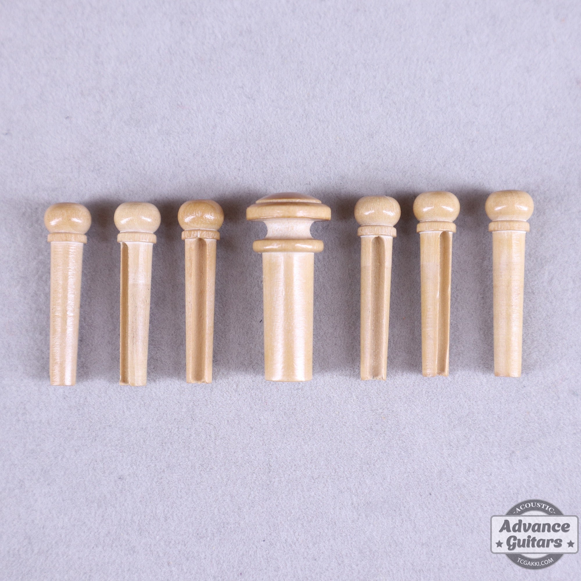 Preciso Wood Bridge Pin & End Pin Set（Boxwood & Mother of Pearl Dot） - TC楽器 - TCGAKKI