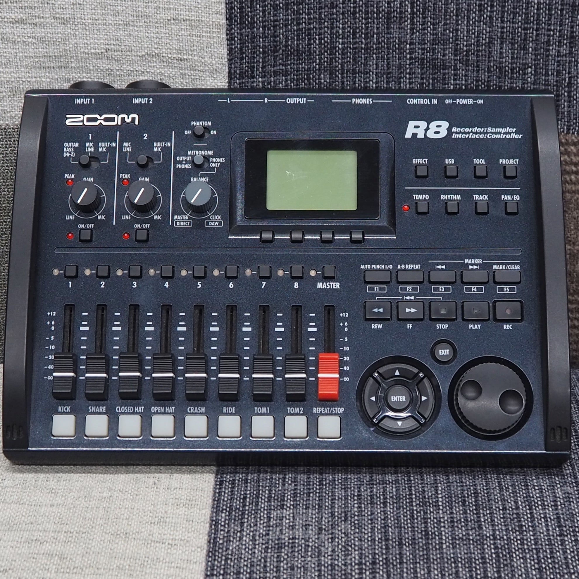 R8 Recorder:Interface:Controller:Sampler