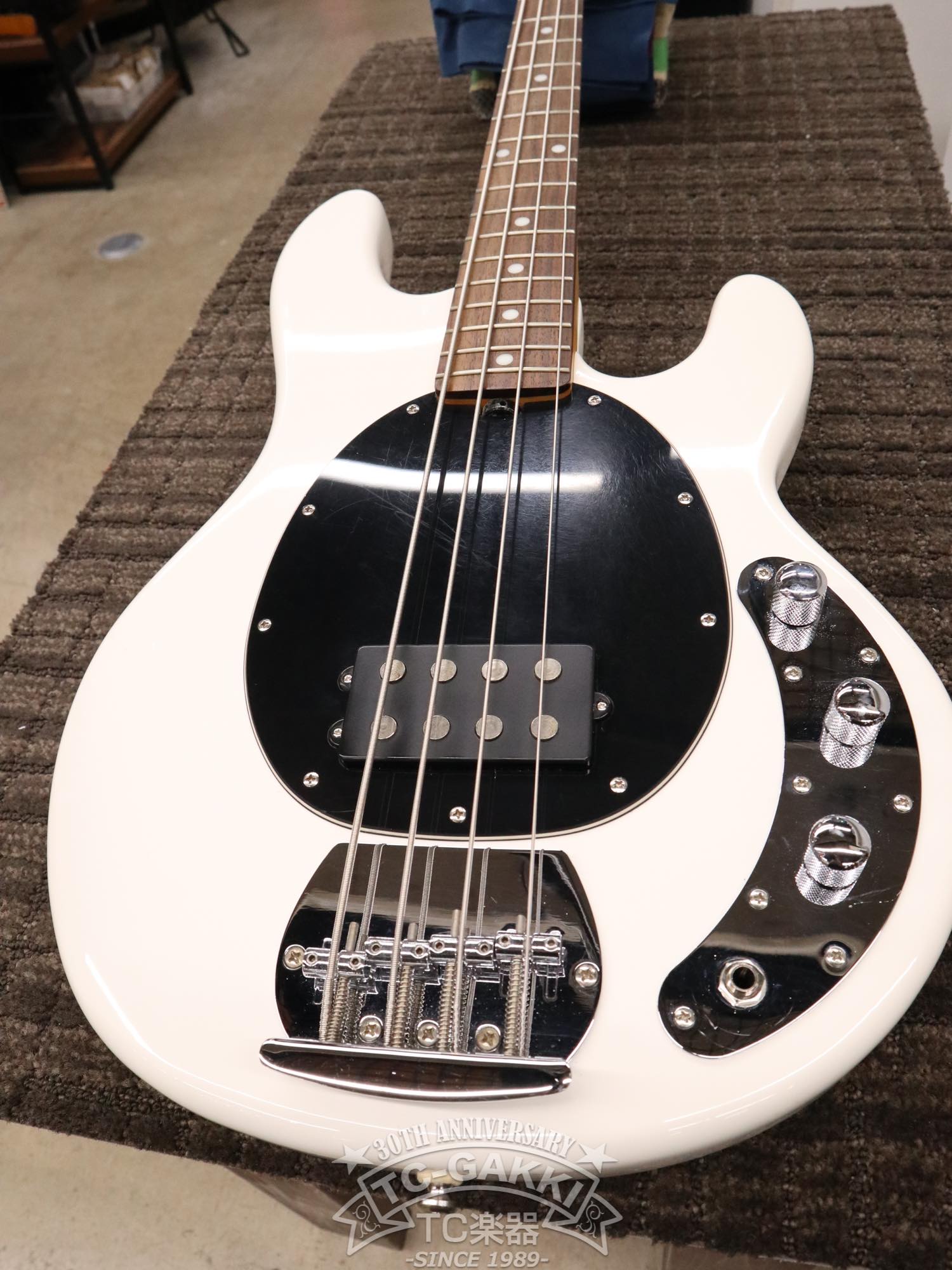 Sterling by MUSIC MAN SUB Ray4