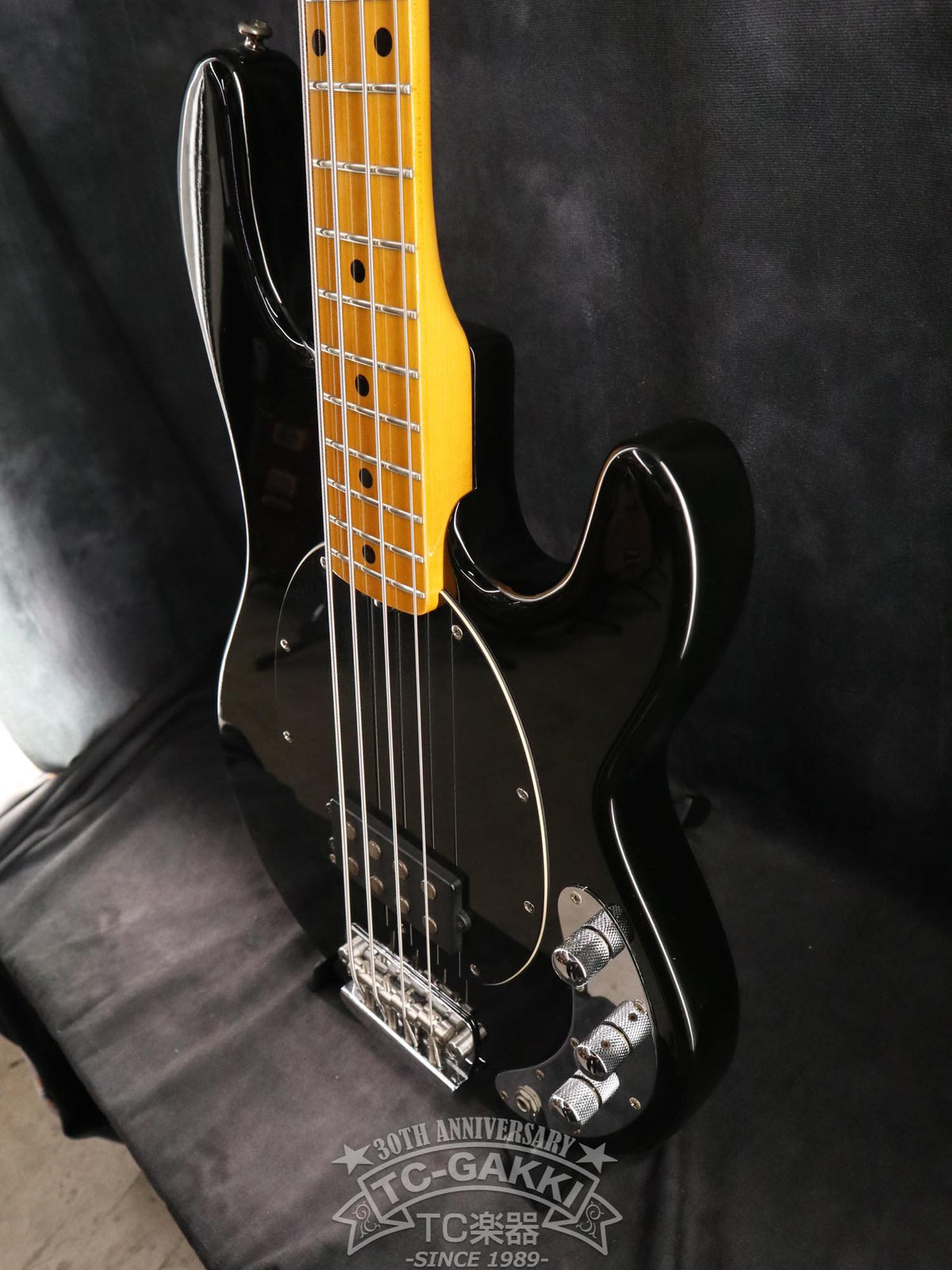 Sterling by MUSIC MAN Ray 34 CA