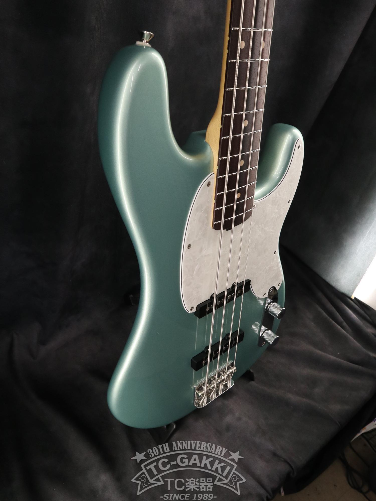 16 Bass Guitars JIMINY JB Comtemporary Model