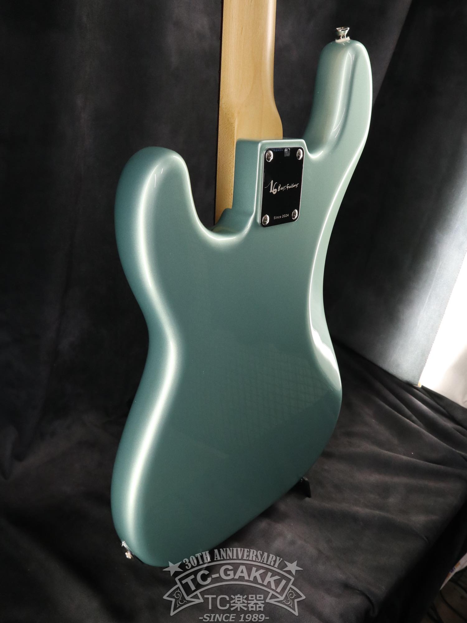 16 Bass Guitars JIMINY JB Comtemporary Model