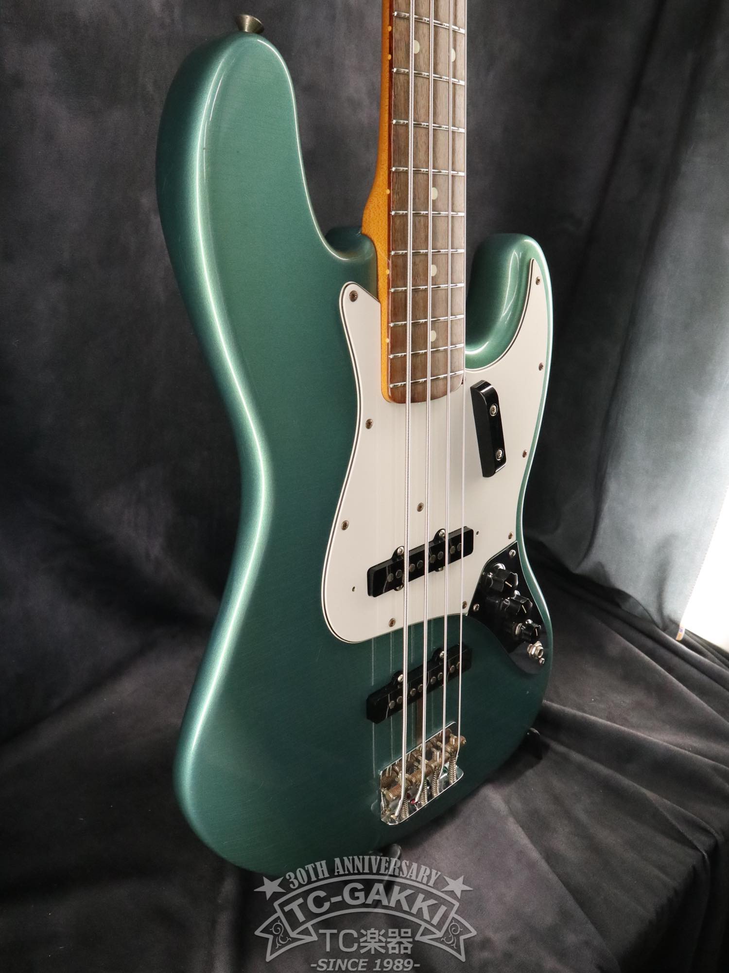 American Vintage '62 Jazz Bass