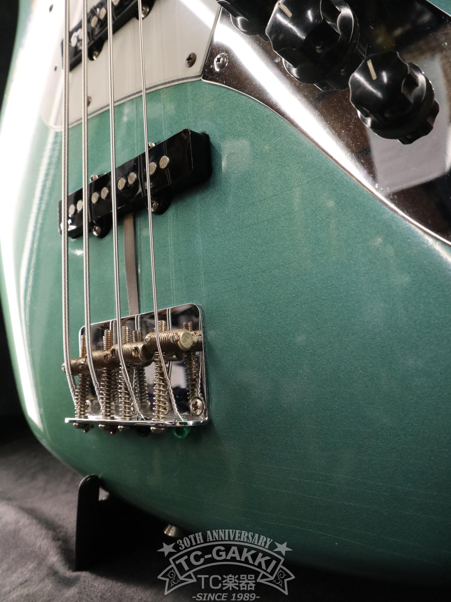 American Vintage '62 Jazz Bass