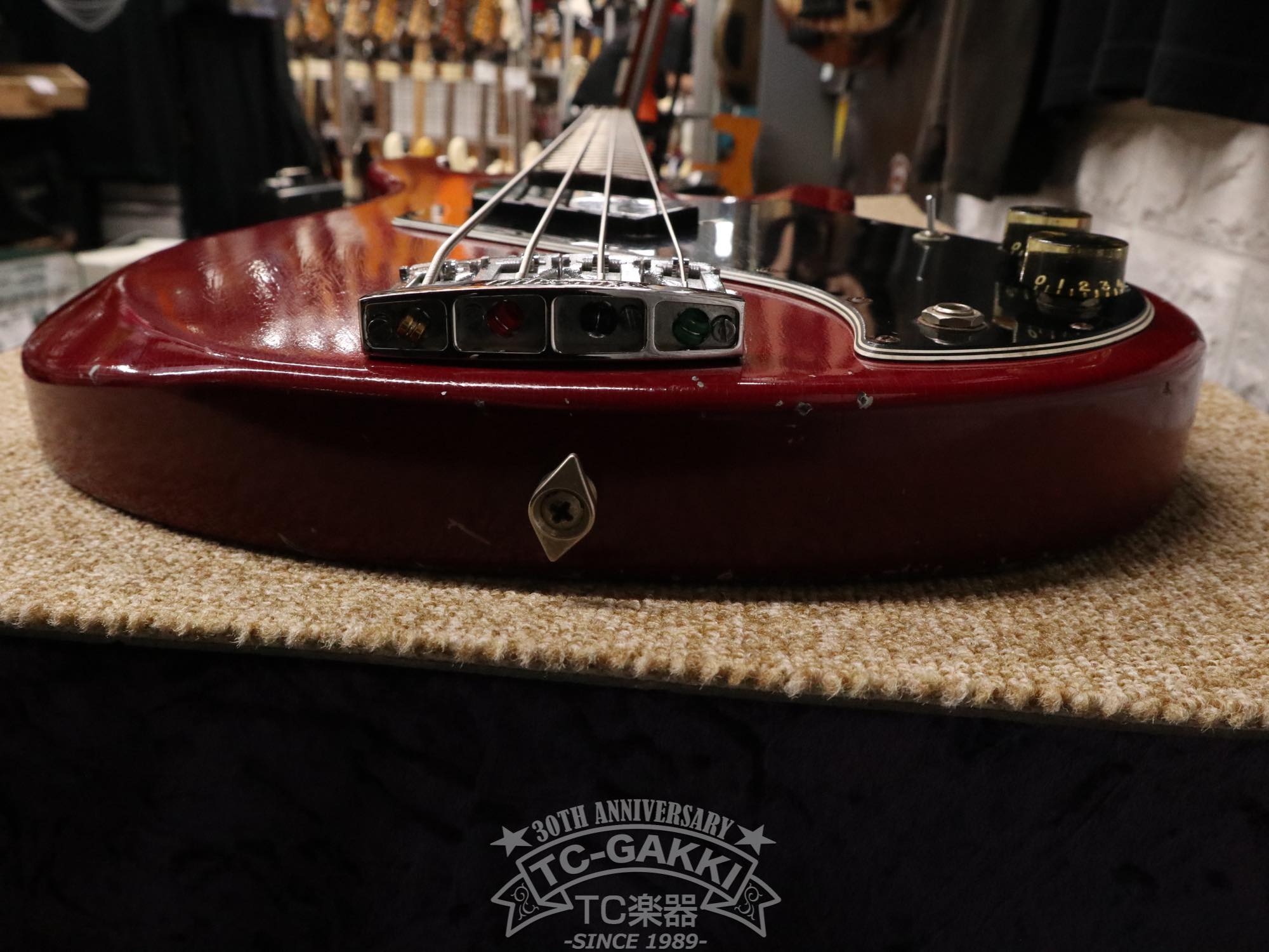 Gibson Victory Bass Standard Refinish von 1982