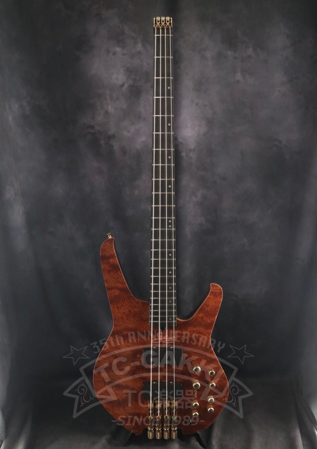 Series 3 Through Neck 4st Headless