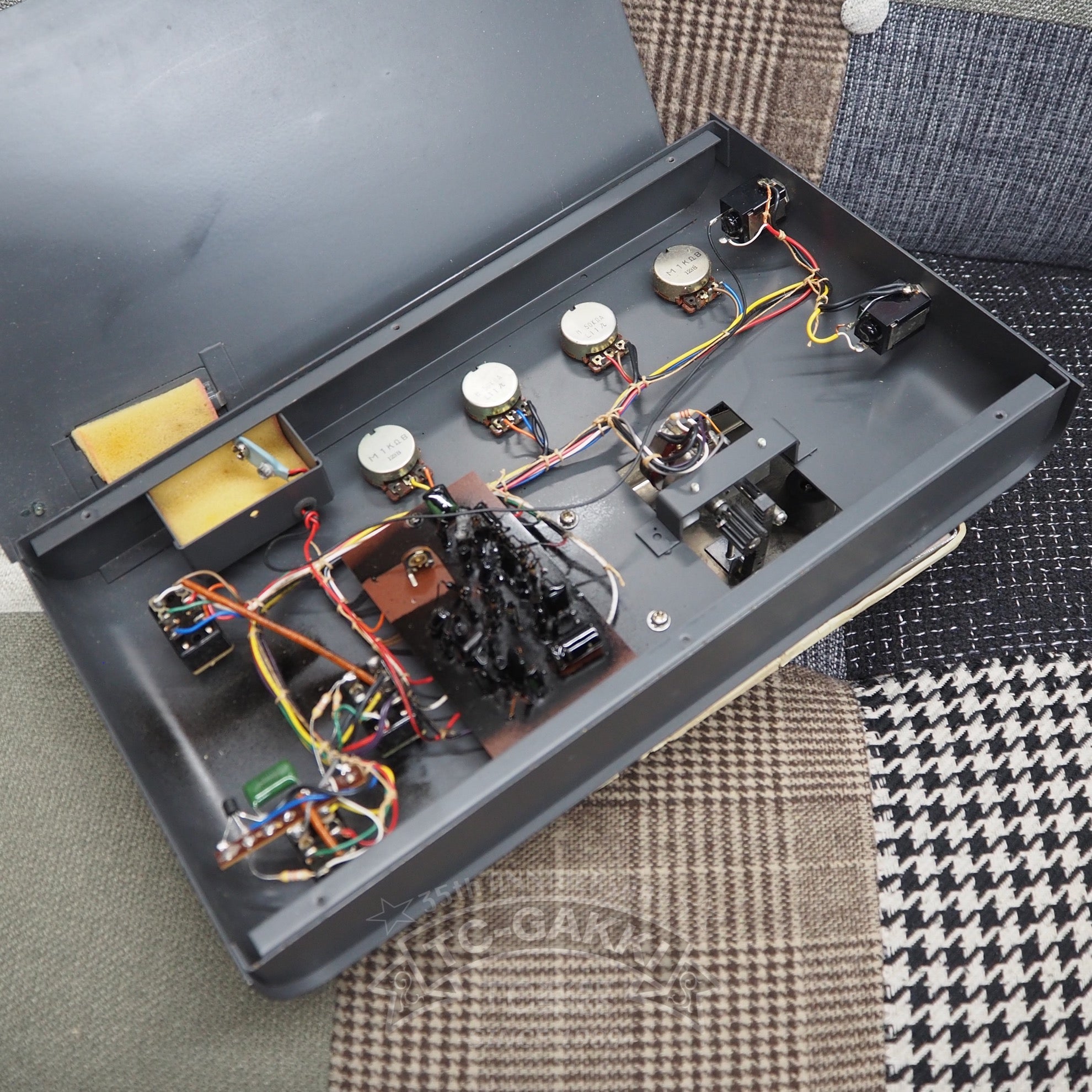 Synthesizer Traveller F-1