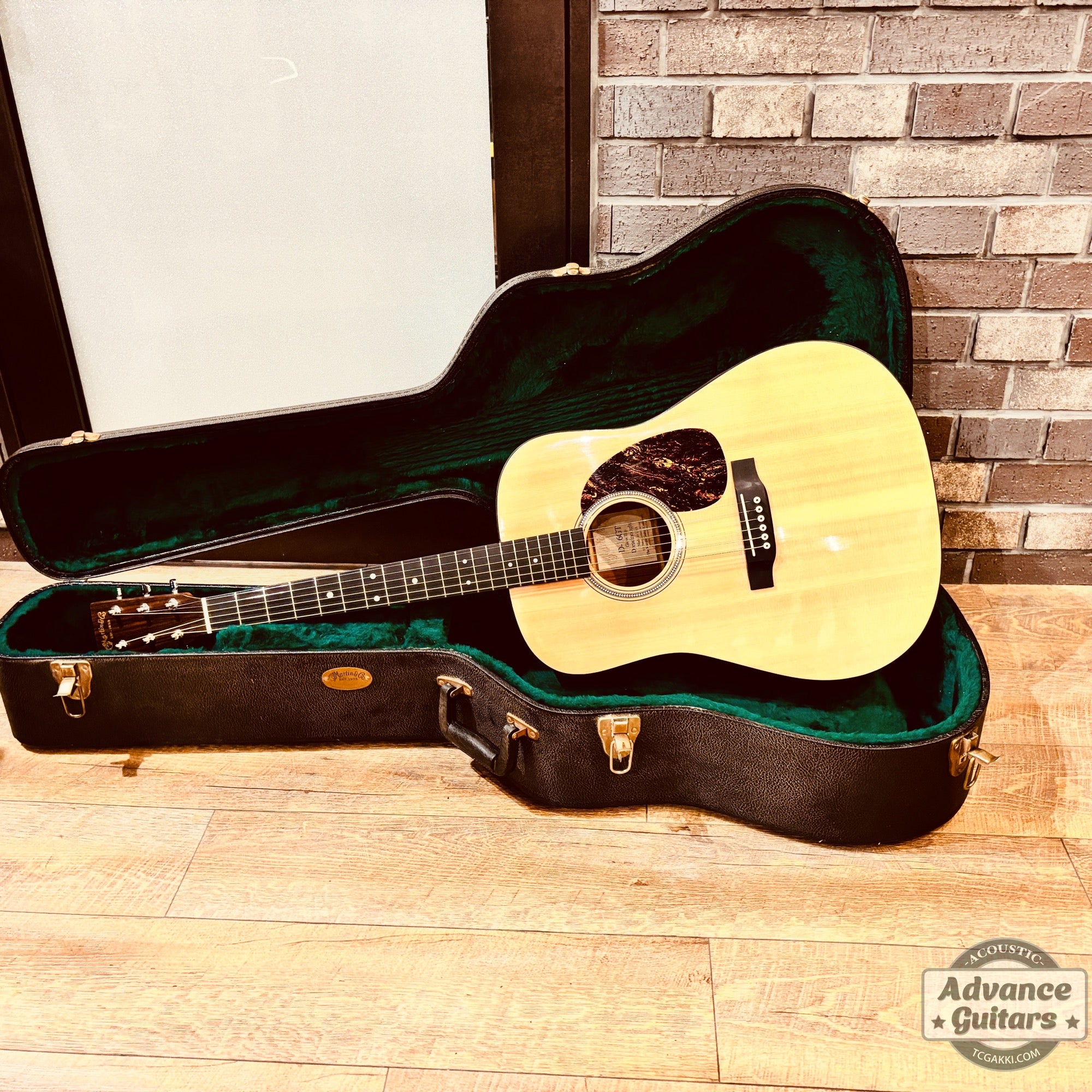 Martin 2004년산 D-16GT