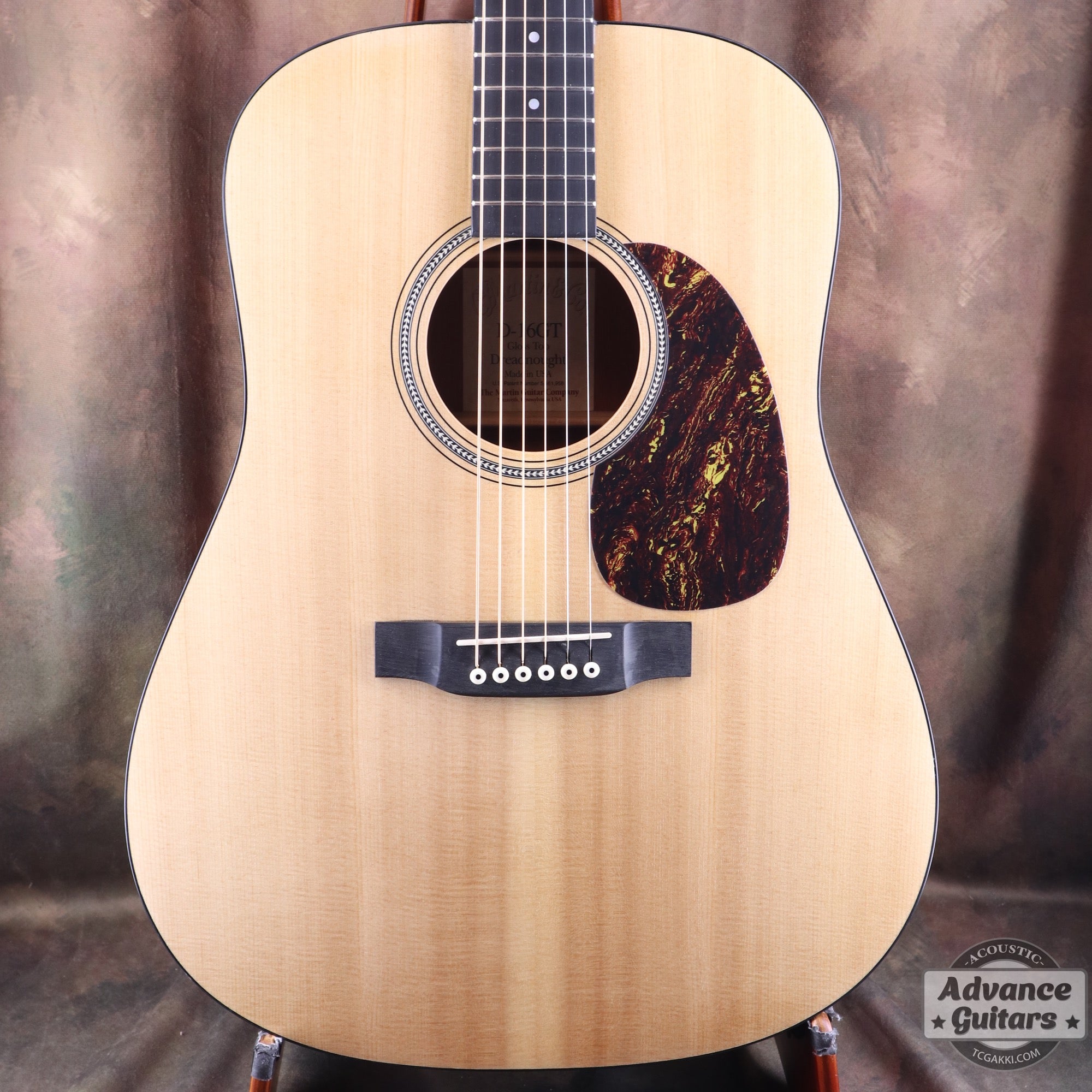 Martin 2004년산 D-16GT