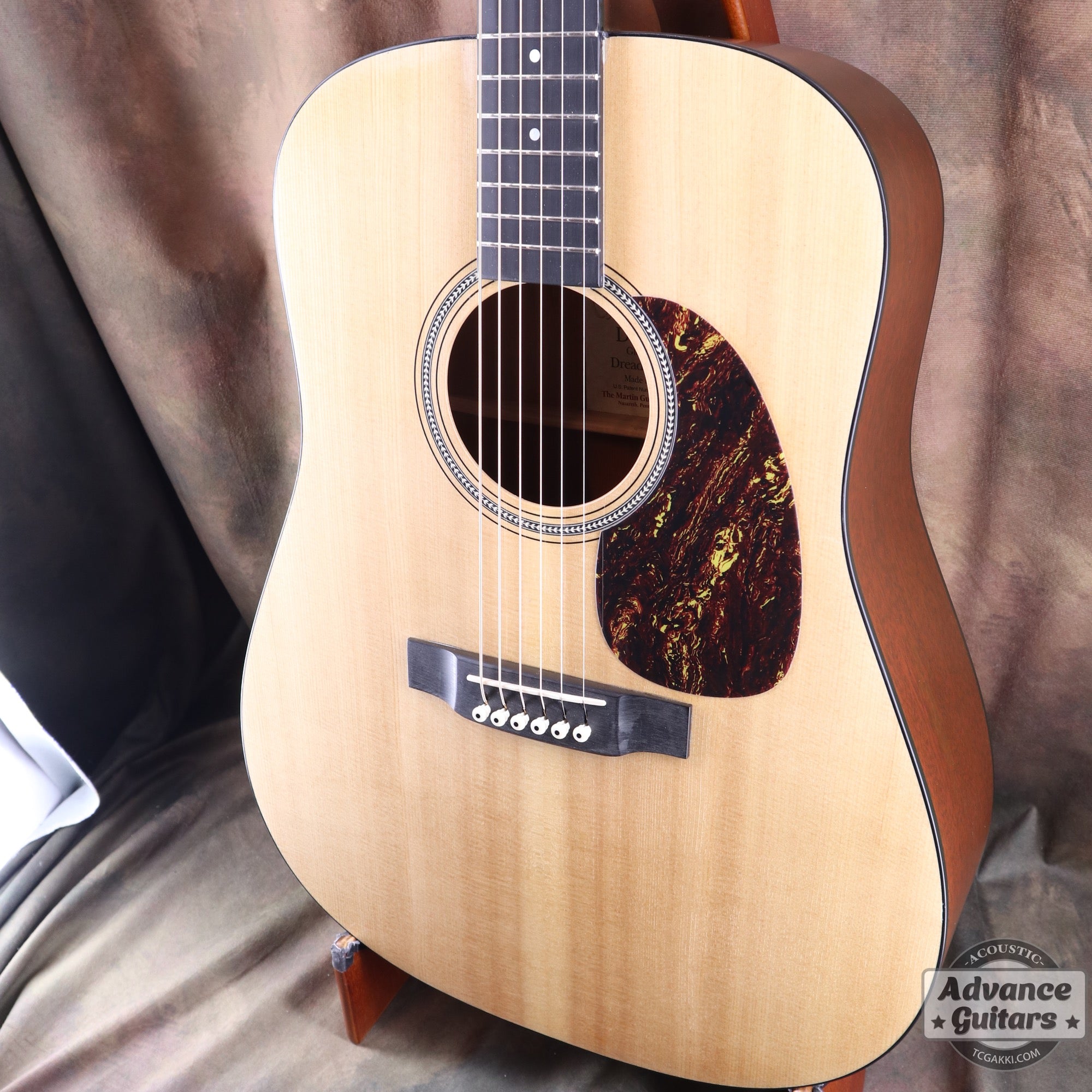 Martin 2004년산 D-16GT