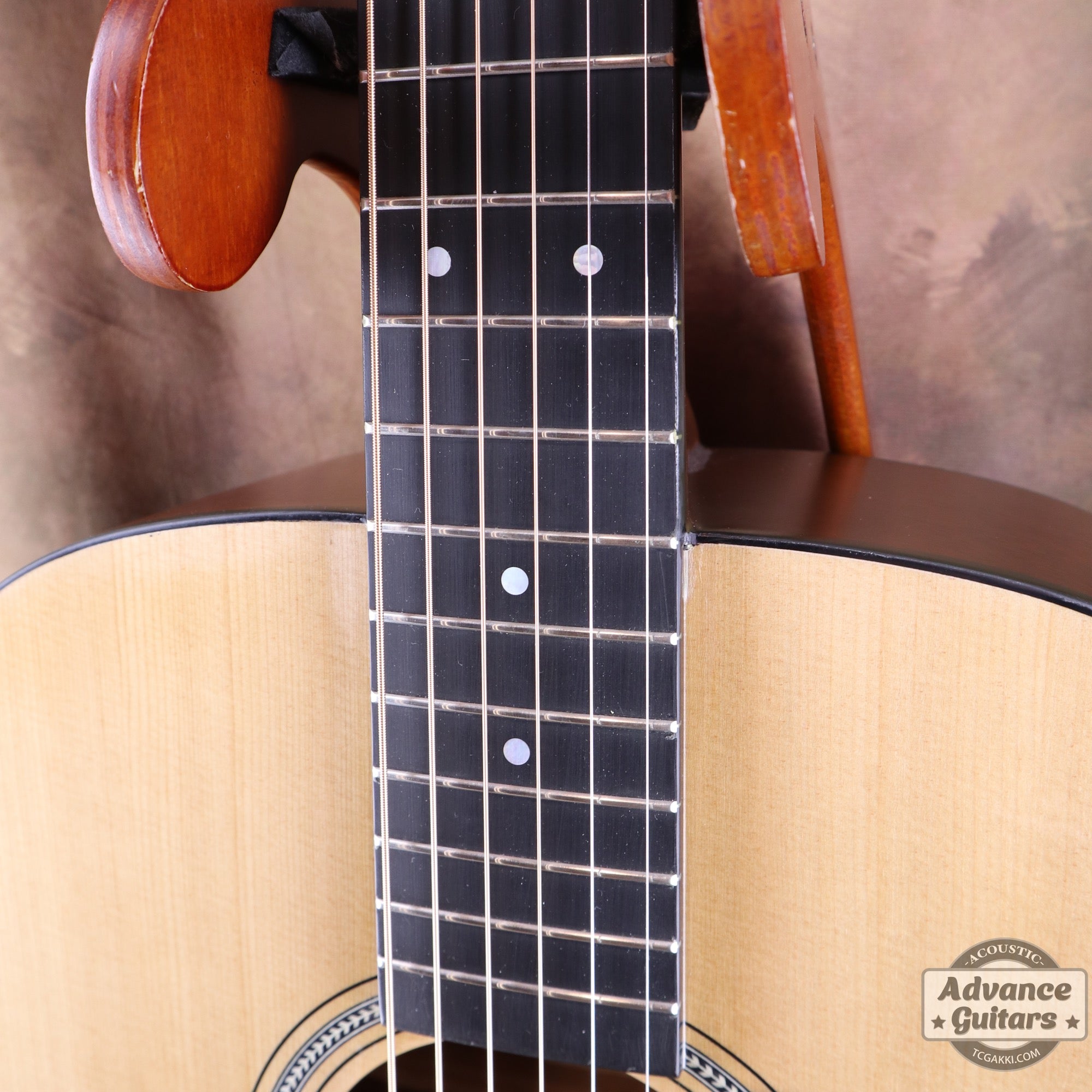 Martin 2004년산 D-16GT