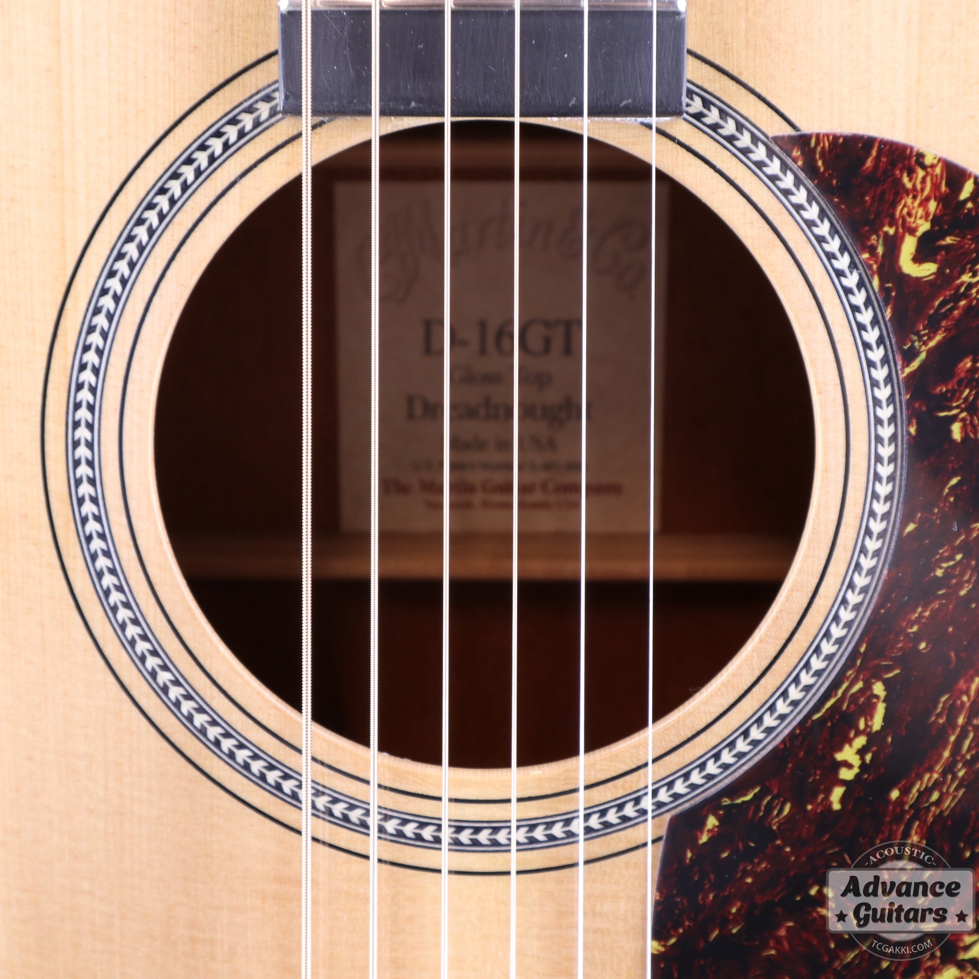 Martin 2004년산 D-16GT