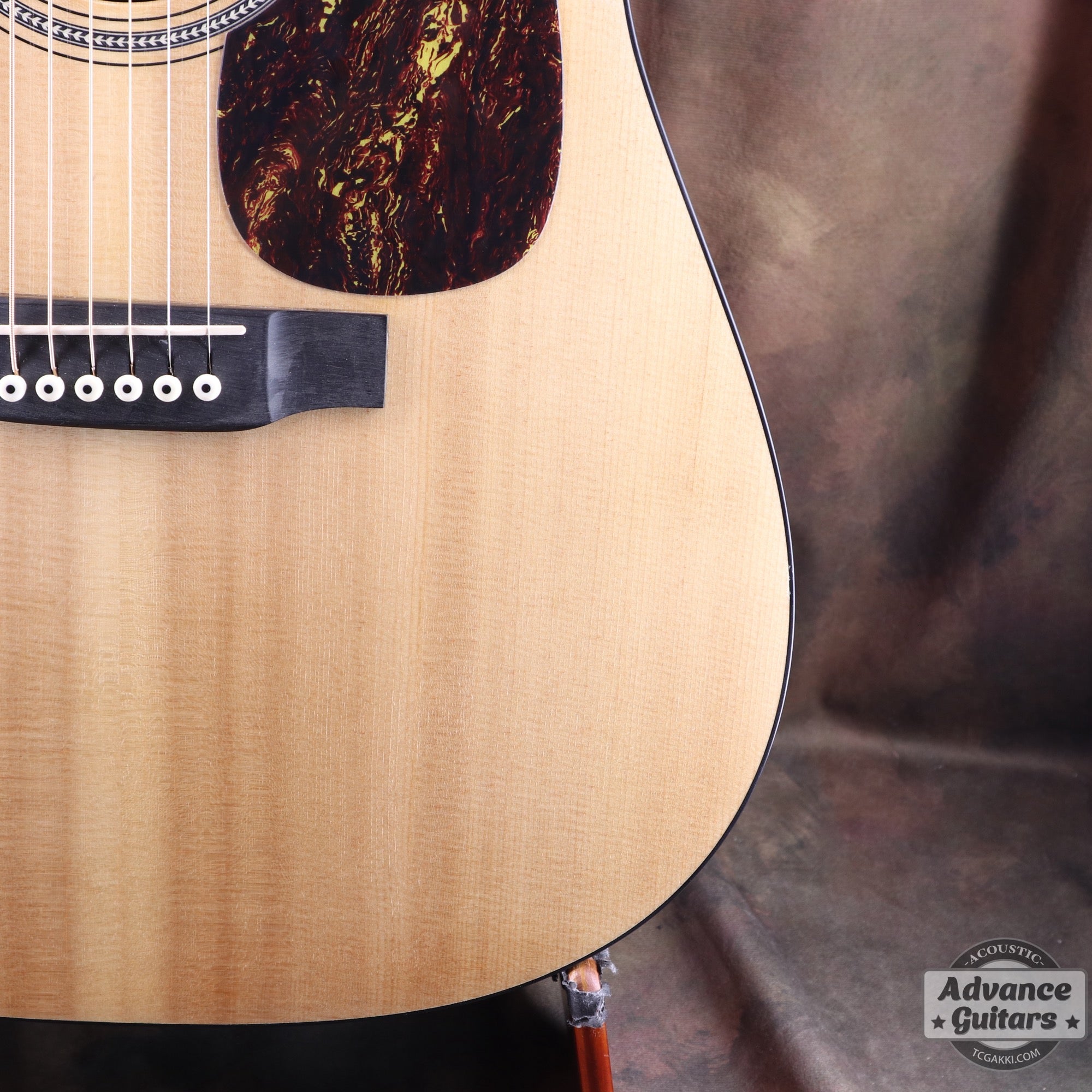 Martin 2004년산 D-16GT