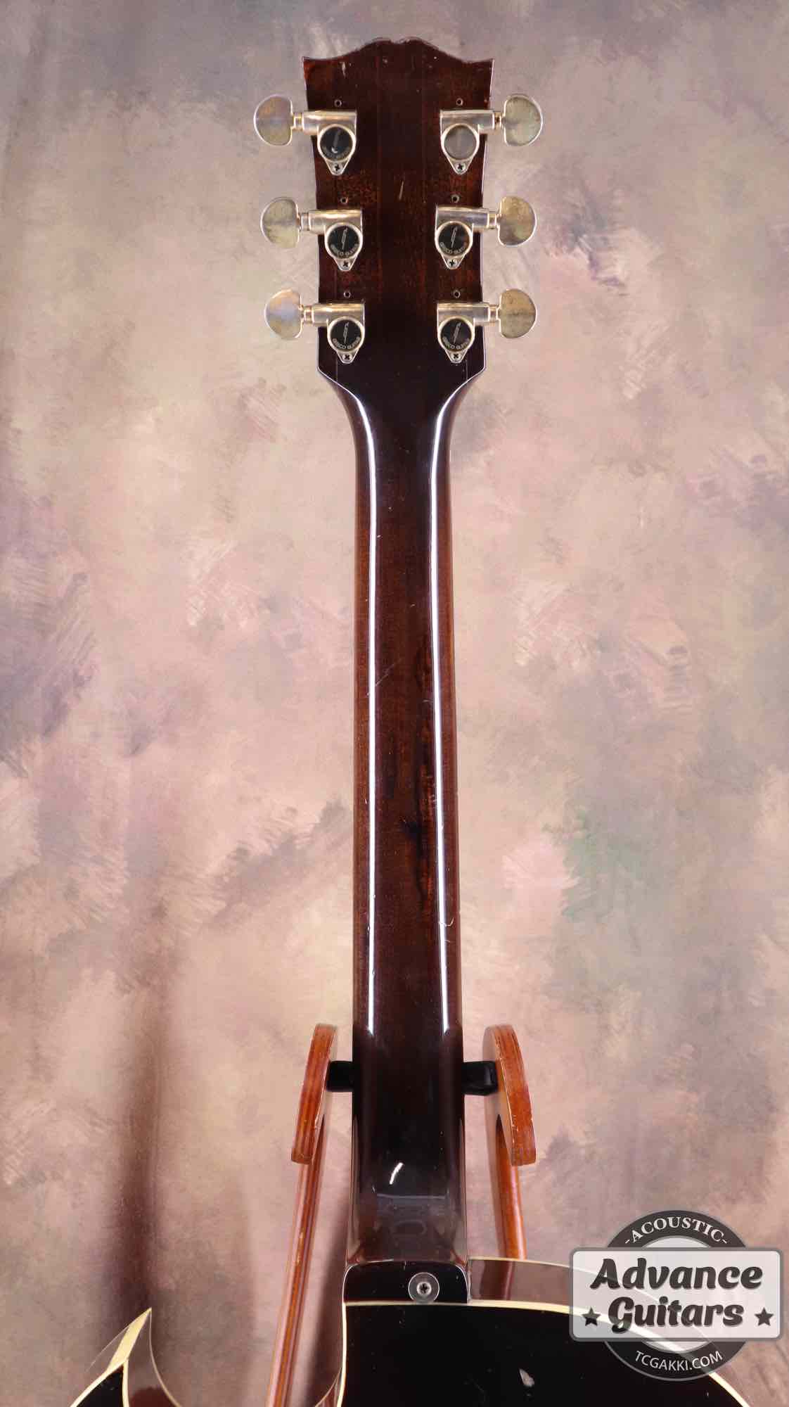 Chaki 1970s P-2