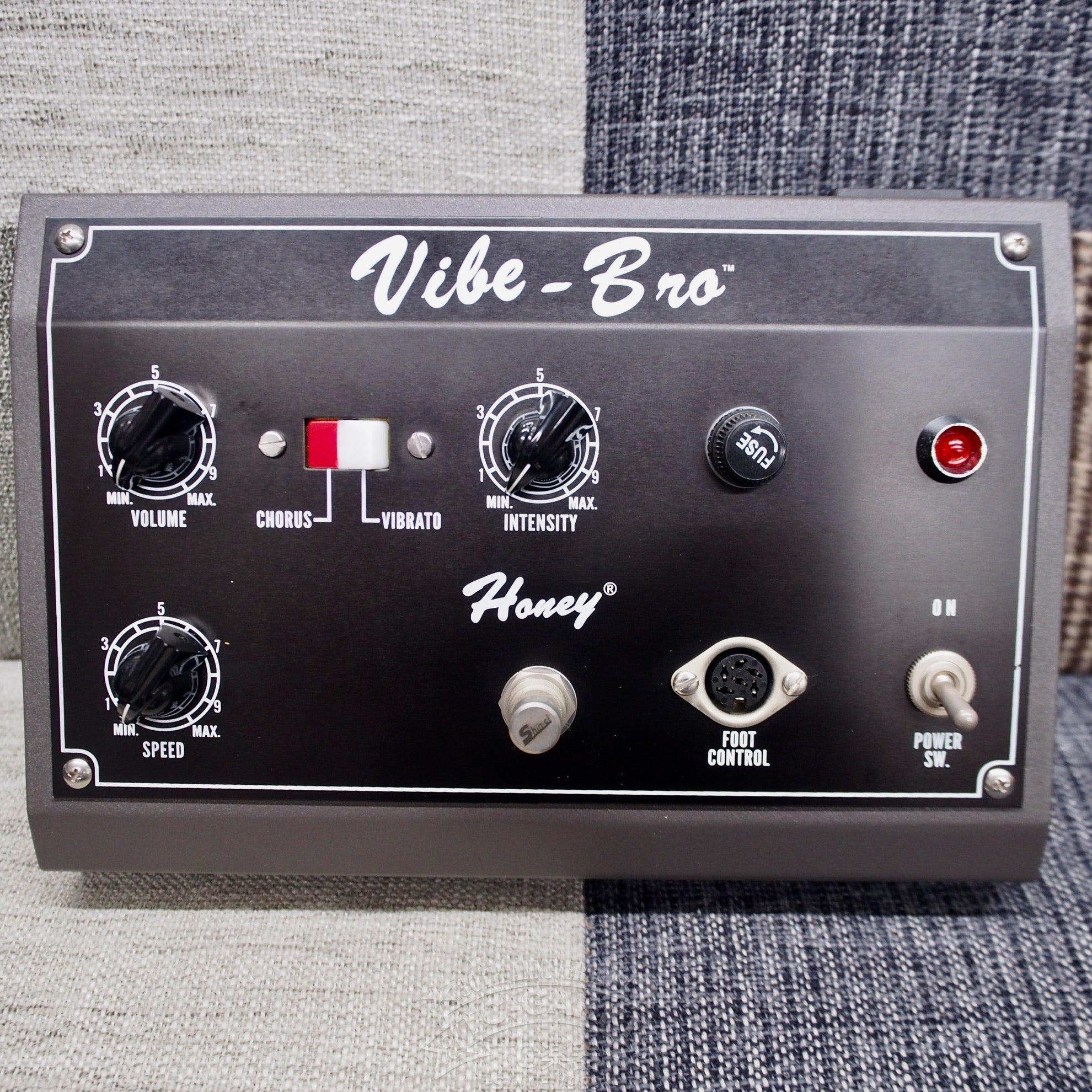 VIBE-BRO CHORUS/VIBRATO w/FOOT PEDAL