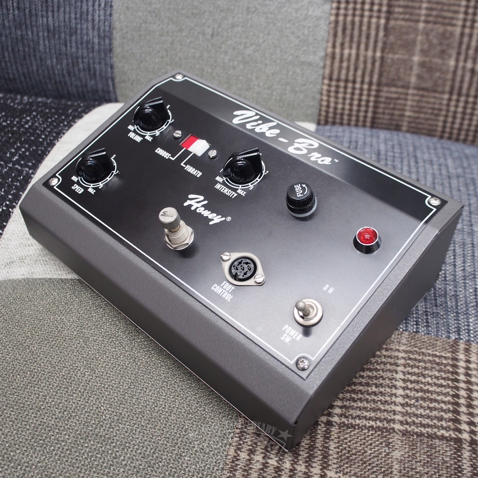 VIBE-BRO CHORUS/VIBRATO w/FOOT PEDAL